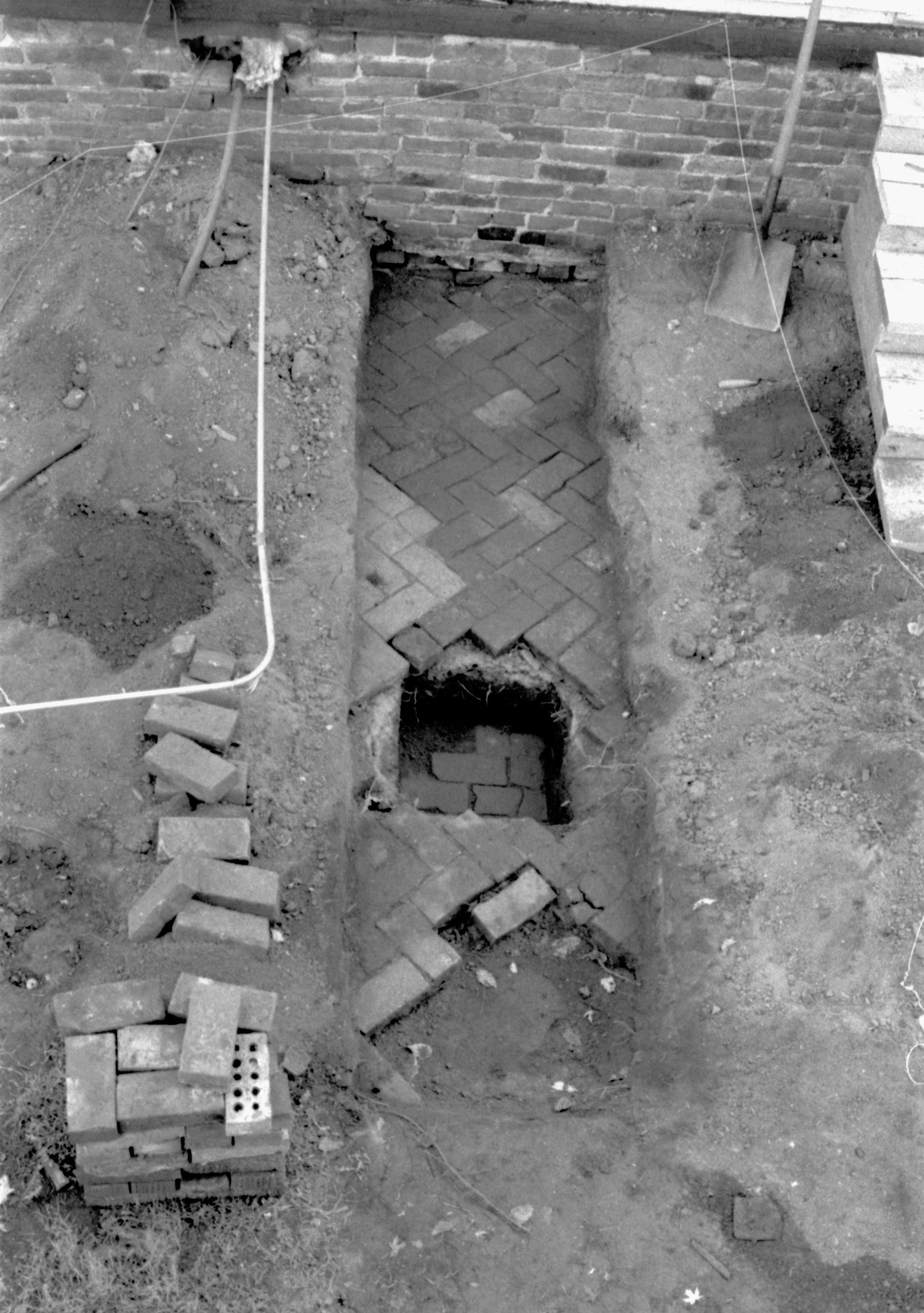 NA Lincoln Home NHS- Sprigg House Restoration 1984 Sprigg House, dig, walkway