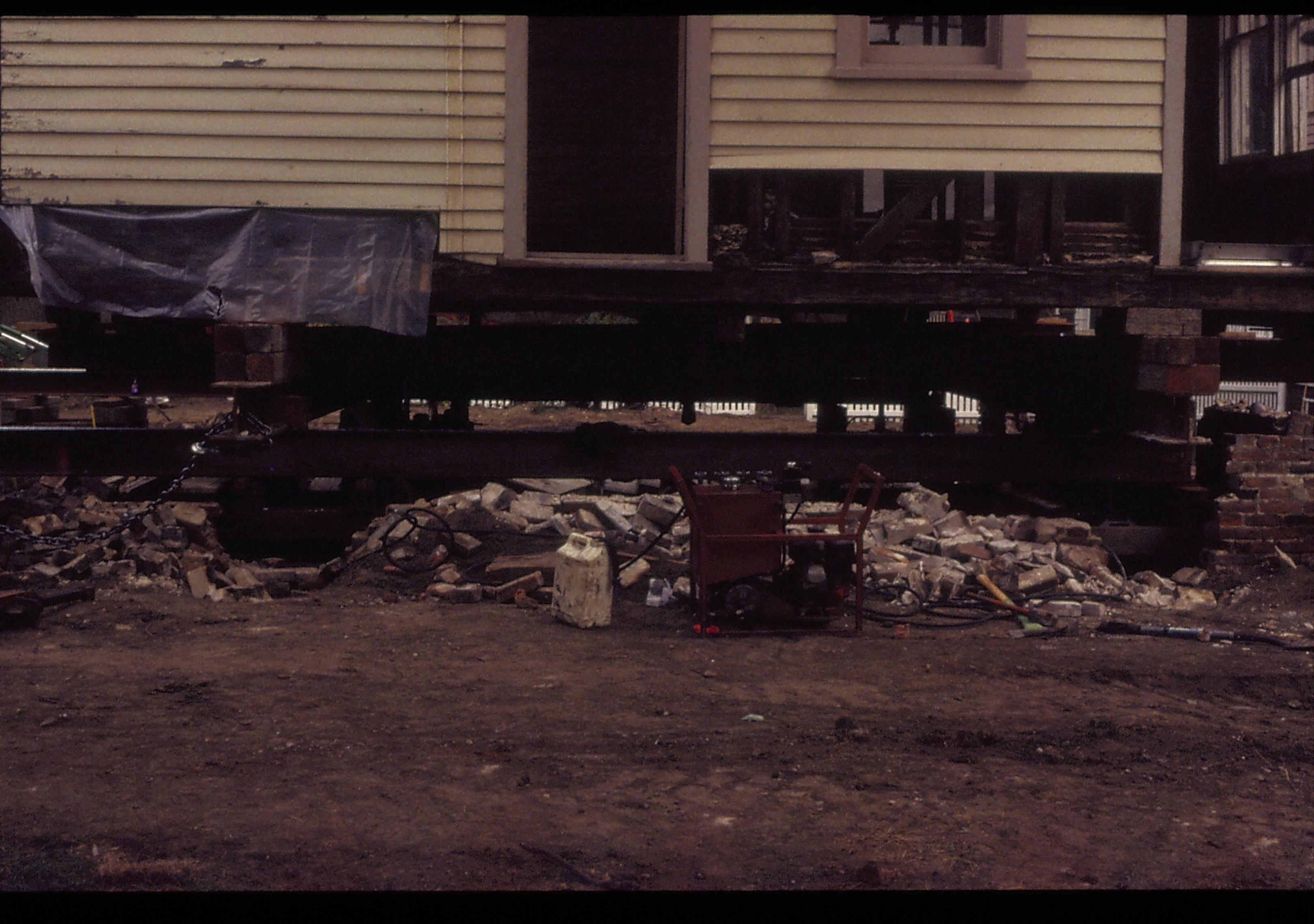 Raising house Lincoln Home NHS- Sprigg House, Roll 1999-9, slide 5 Sprigg House, stilts