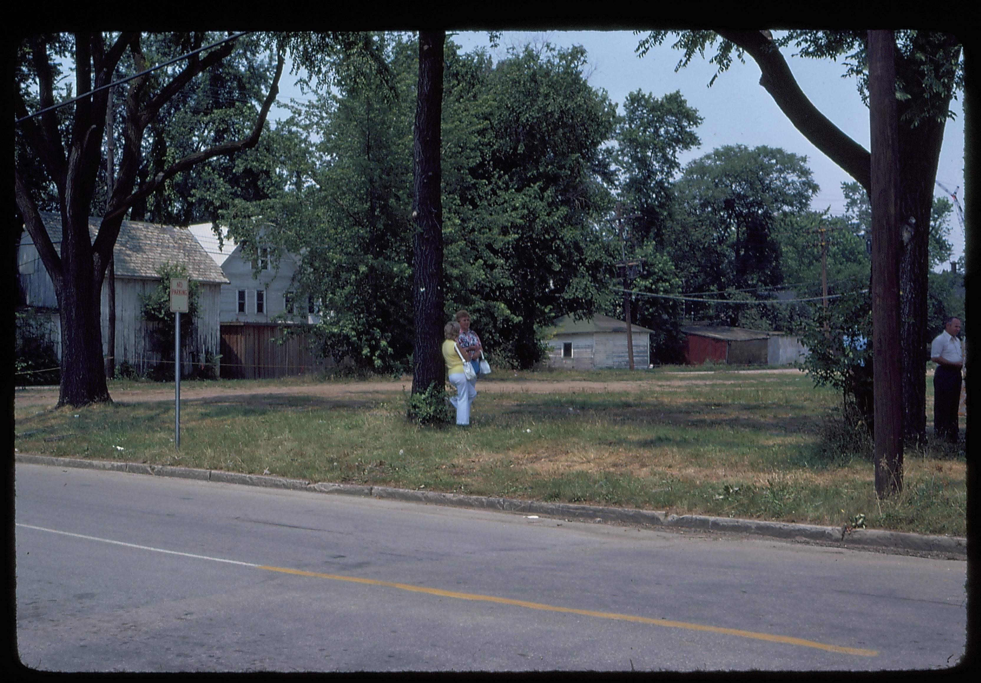 Parking Area behind Lincoln Home. 33-1 