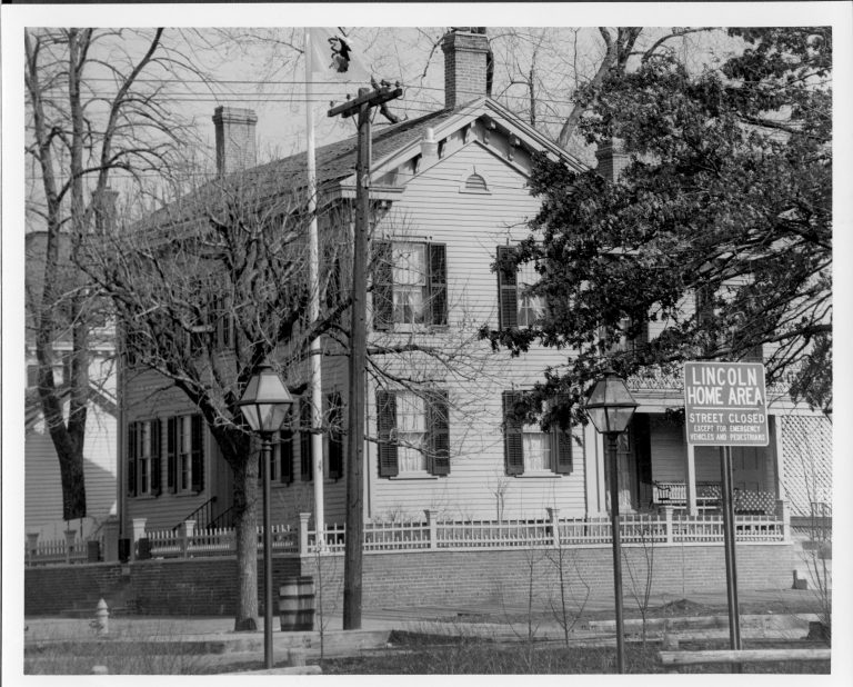 Lincoln Home After 1945 - file 320 320 