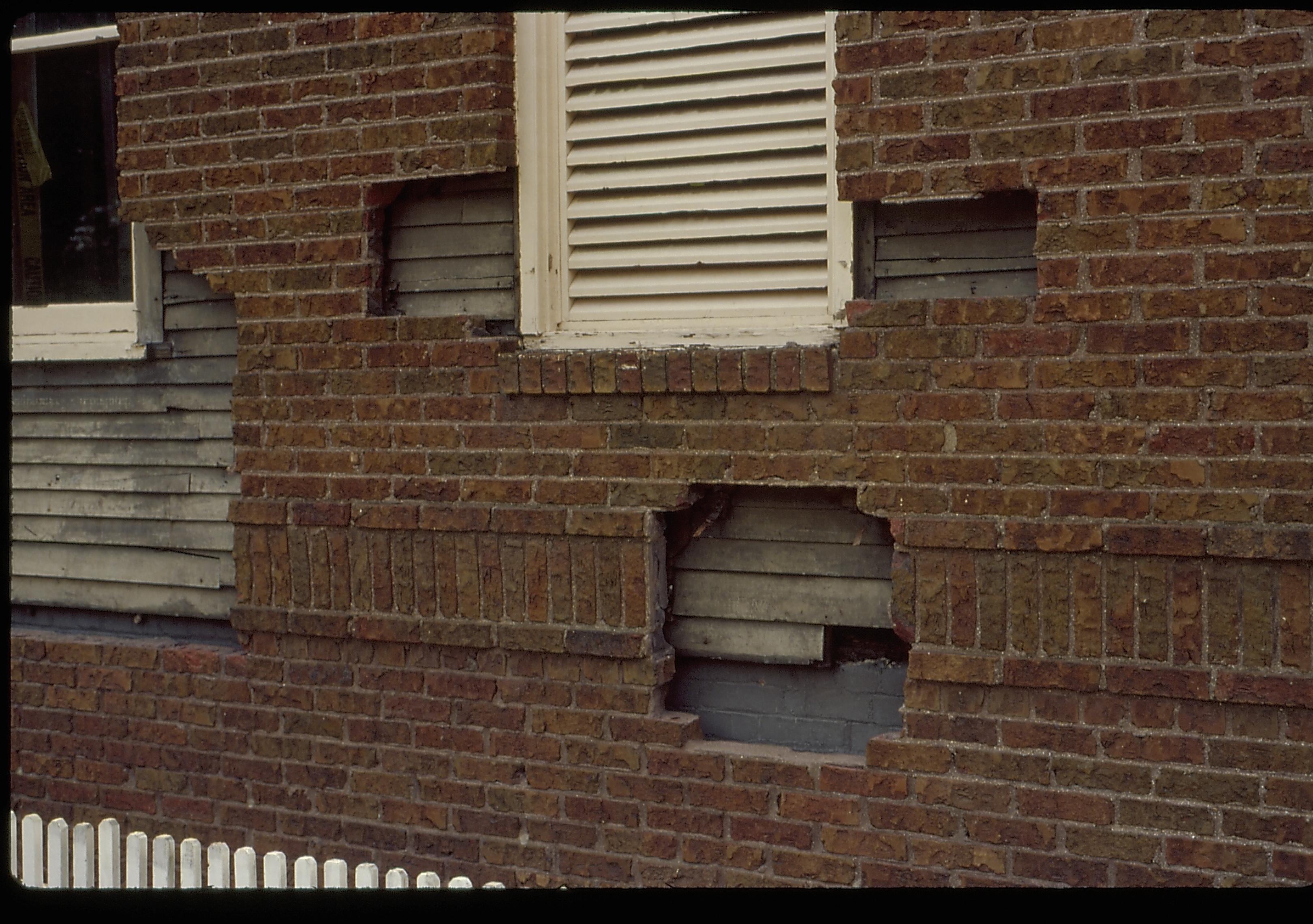 Exterior 101- Clapboards LIHO NHS- Arnold House, HS-20 Roll #1 7/17-7/23/96, exp 13 Arnold House, restoration