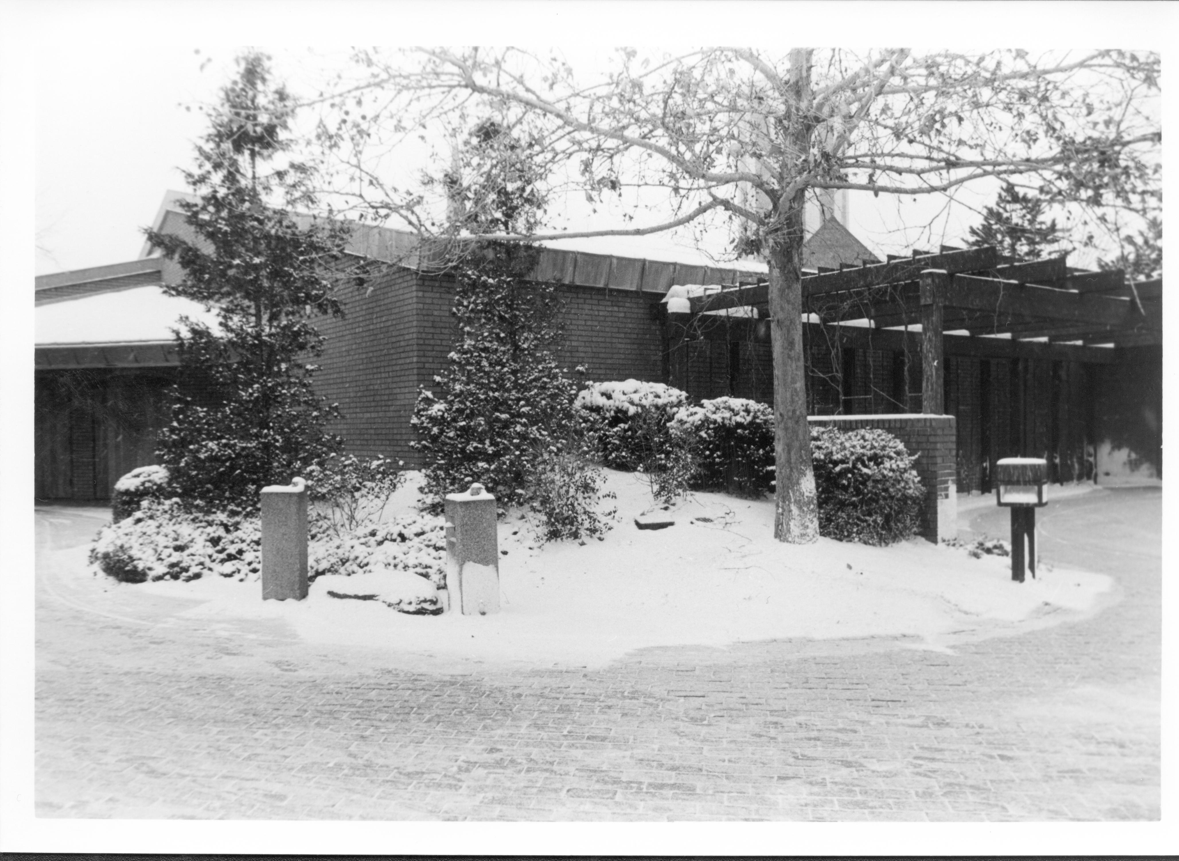 NA Lincoln Home NHS- Visitor Center Landscaping Visitor Center, landscaping