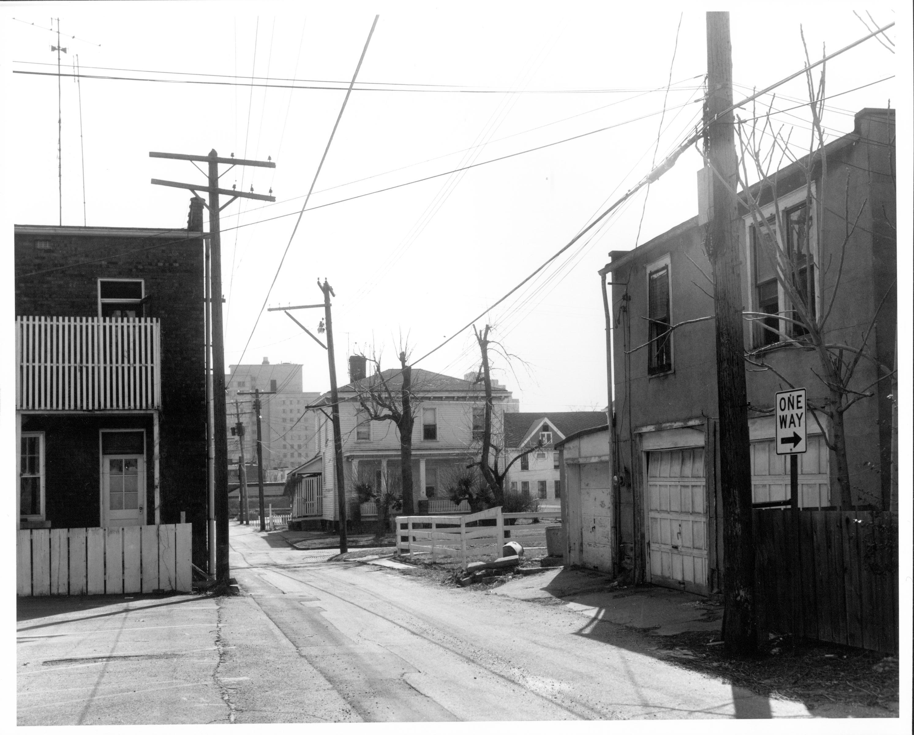 01-113 Alley between Capitol and Jackson between 7th and 8th Street Lincoln Home NHS- Various Neighborhood locations, neg #4 class 2000, class 3 pic 4 neighborhood, alley