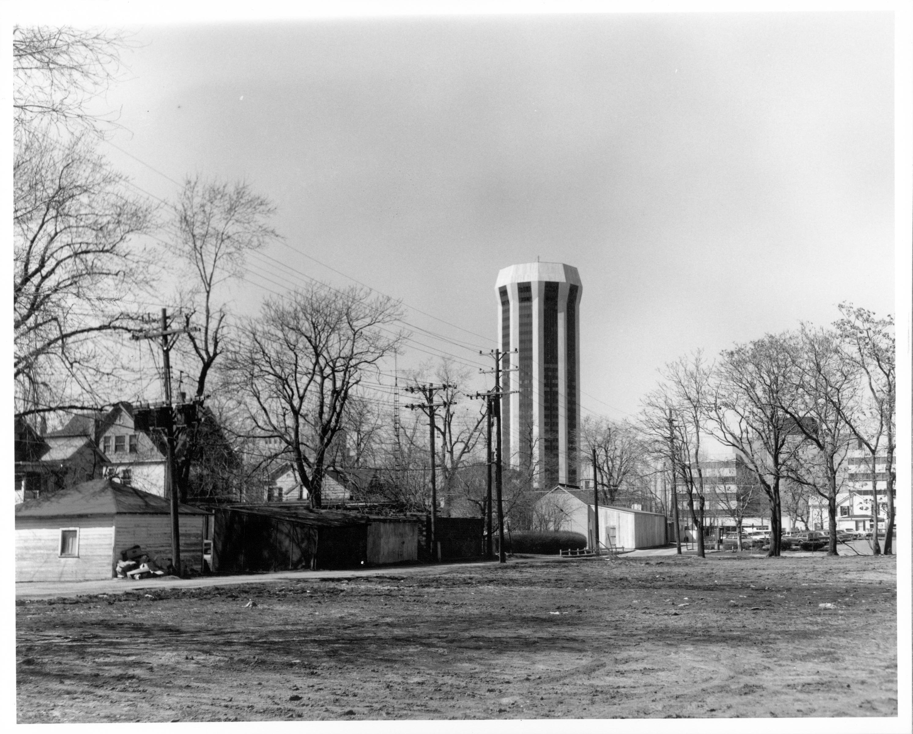 01-113 Alley, Edwards and Jackson 8 and 9 Lincoln Home NHS- Various Neighborhood locations, neg #1 class 2000, class 3 pic 1 neighborhood, tower