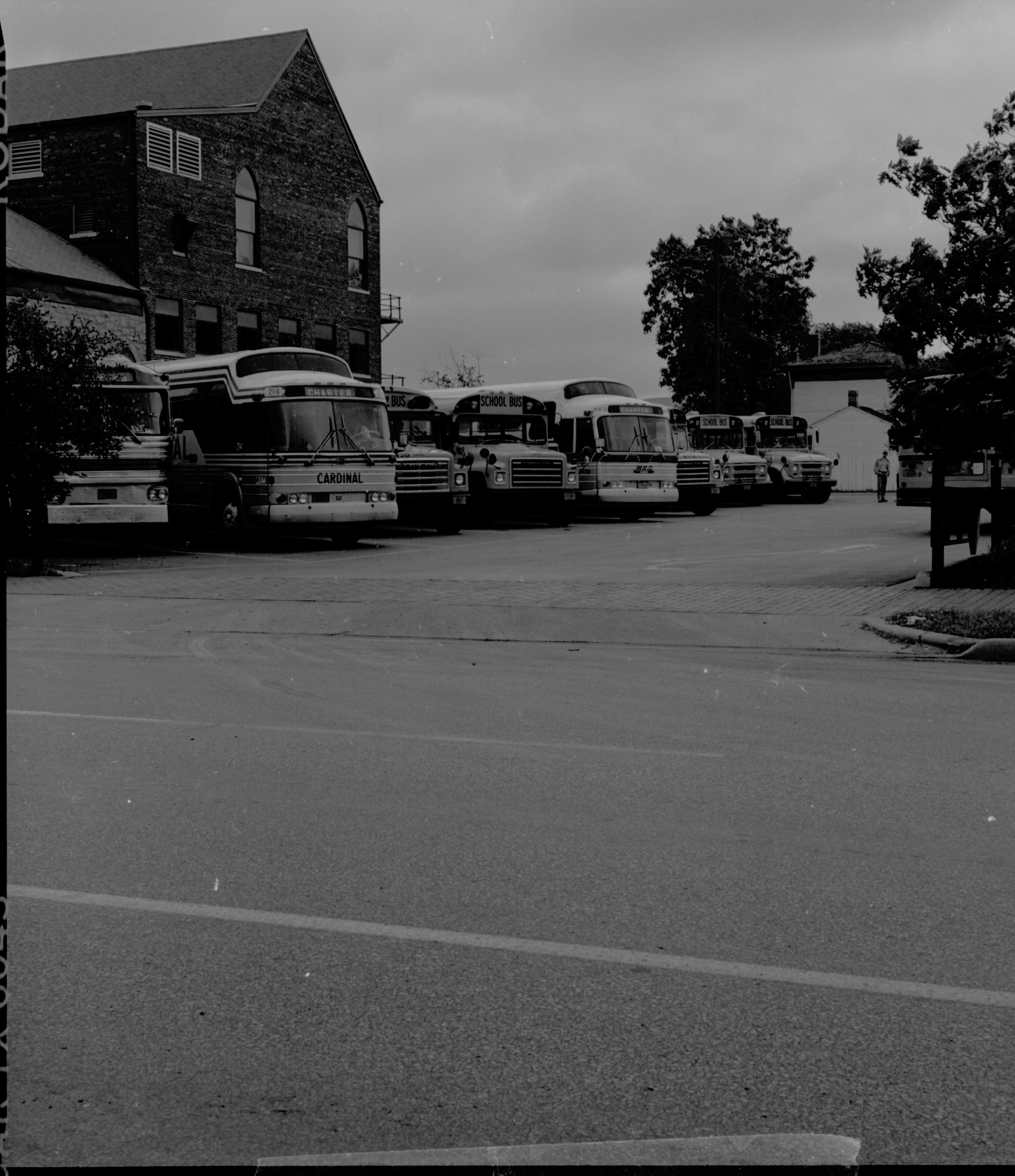 NA Lincoln Home NHS- Unknown Events tour, bus lot