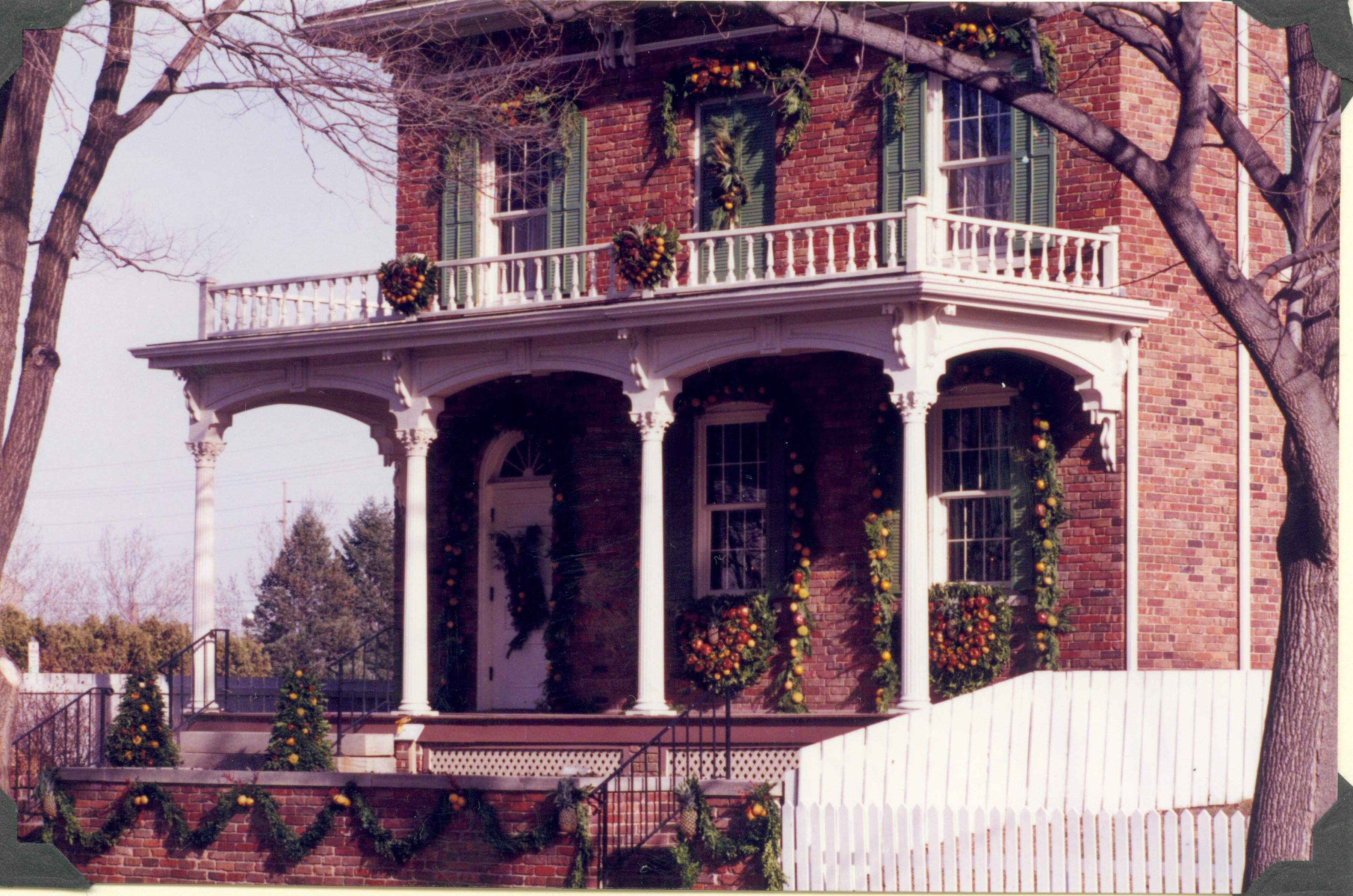 NA Lincoln Home NHS- Christmas in Licoln Neighborhood 1989 Christmas, neighborhood, decorations