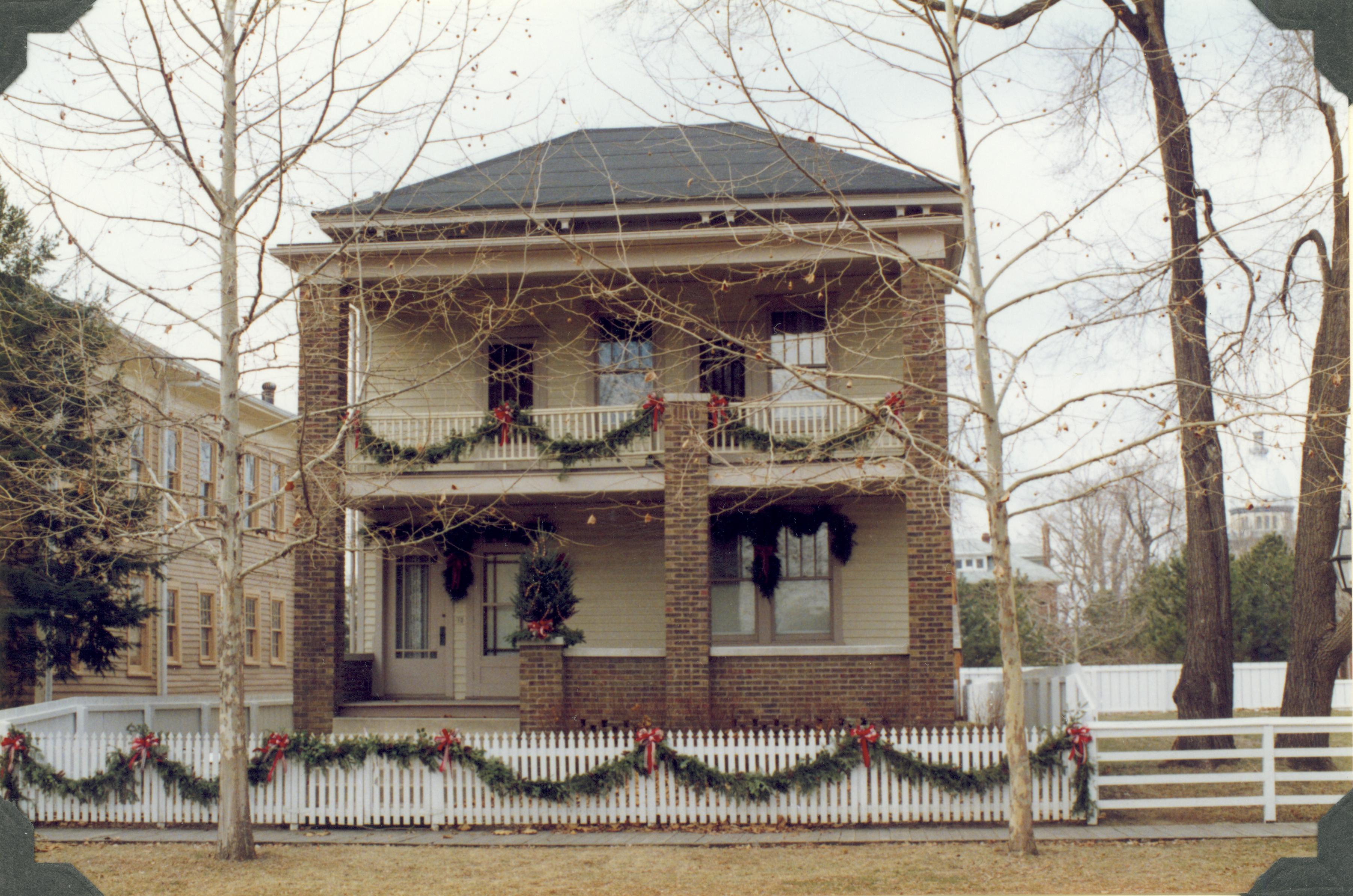 NA Lincoln Home NHS- Christmas in Licoln Neighborhood 1989 Christmas, neighborhood, decorations