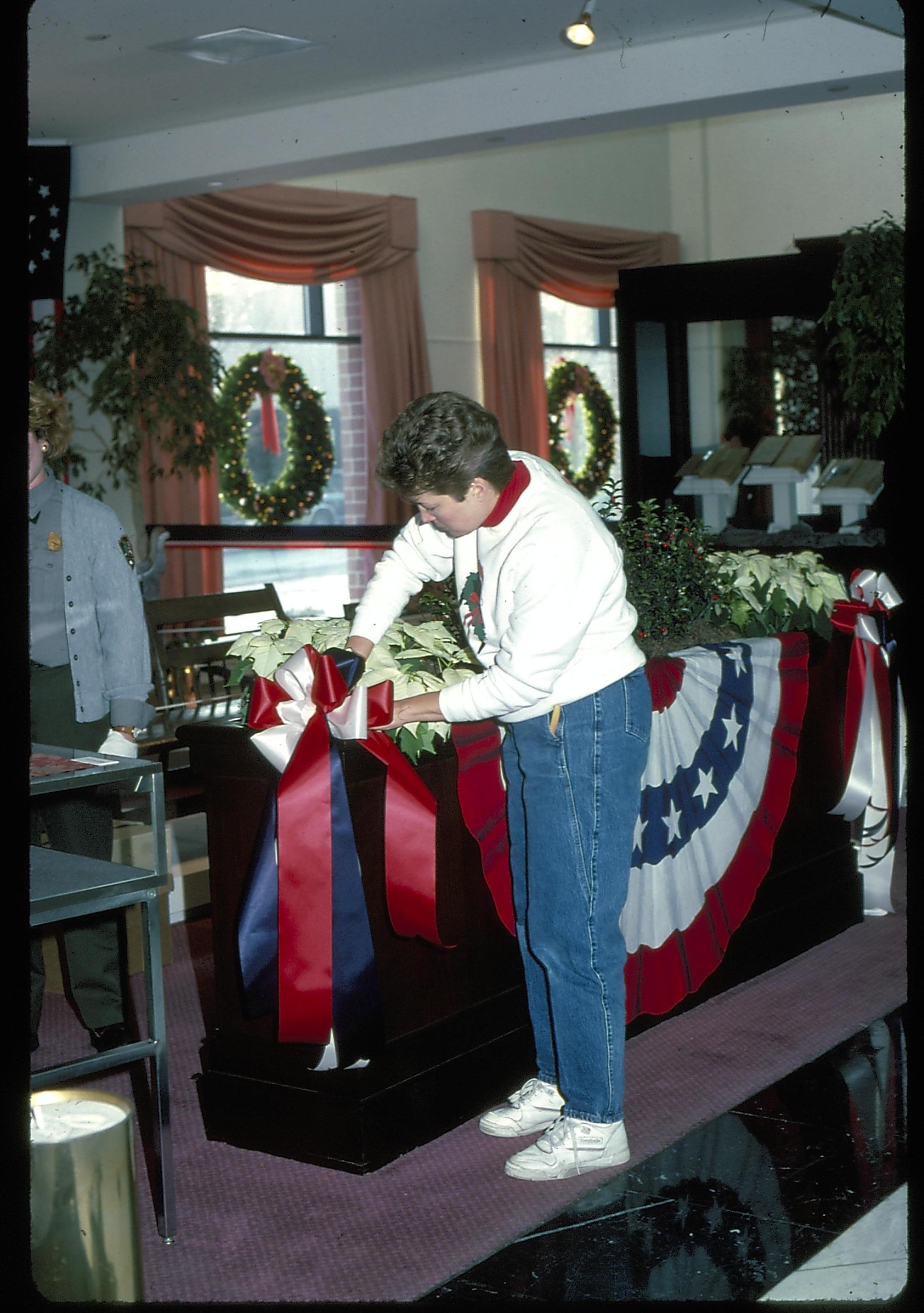 NA Lincoln Home NHS- Christmas in Licoln Neighborhood 1989 Christmas, award, decorations
