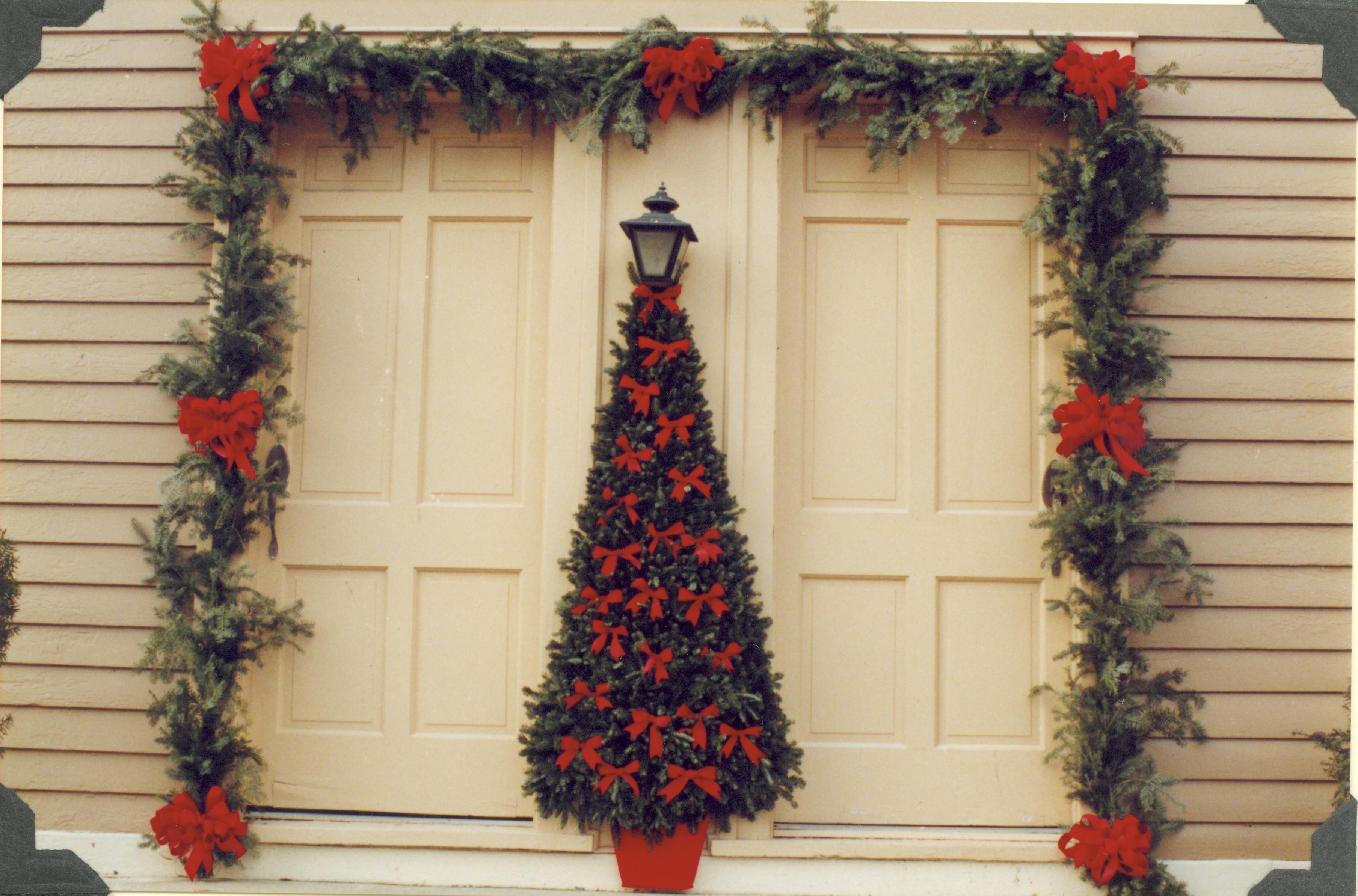 NA Lincoln Home NHS- Christmas in Licoln Neighborhood 1989 Christmas, neighborhood, decorations