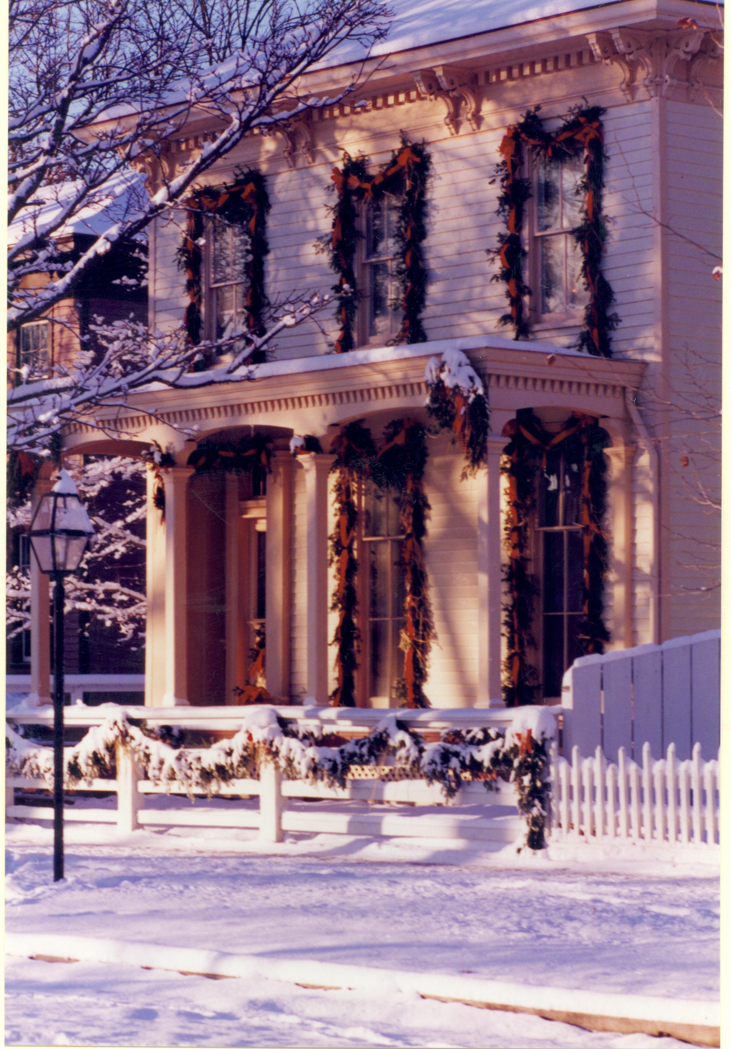 NA Lincoln Home NHS- Christmas in Licoln Neighborhood 1989 Christmas, neighborhood, decorations