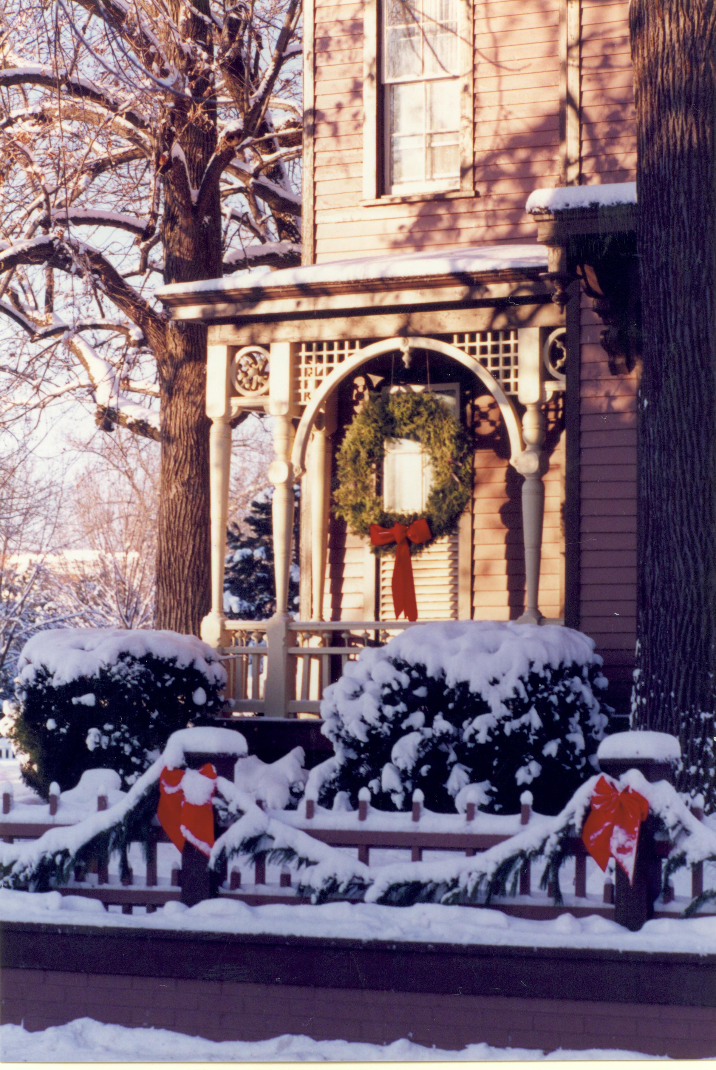 NA Lincoln Home NHS- Christmas in Licoln Neighborhood 1989 Christmas, neighborhood, decorations