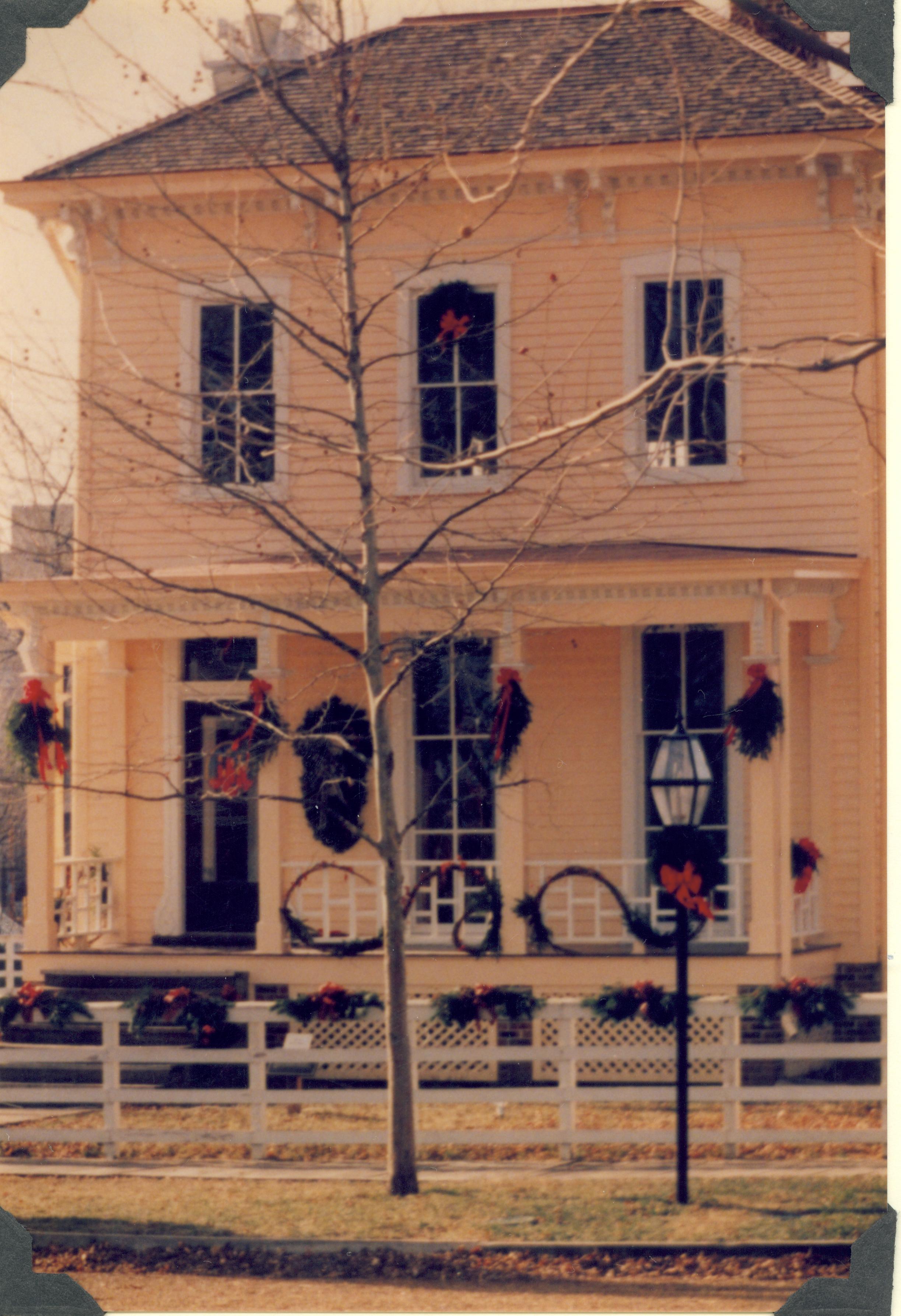 NA Lincoln Home NHS- Christmas in Licoln Neighborhood 1989 Christmas, neighborhood, decorations