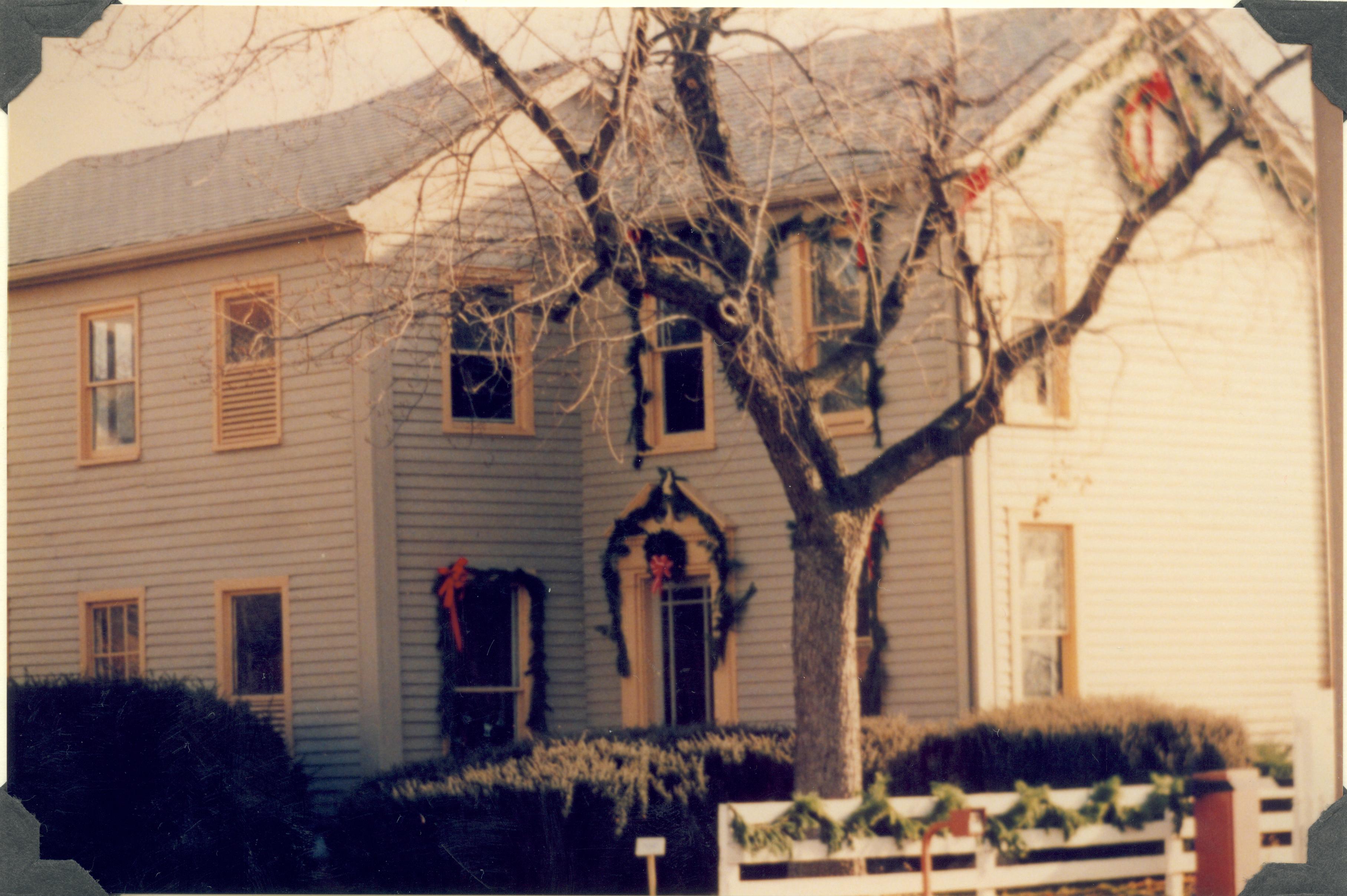 NA Lincoln Home NHS- Christmas in Licoln Neighborhood 1989 Christmas, neighborhood, decorations