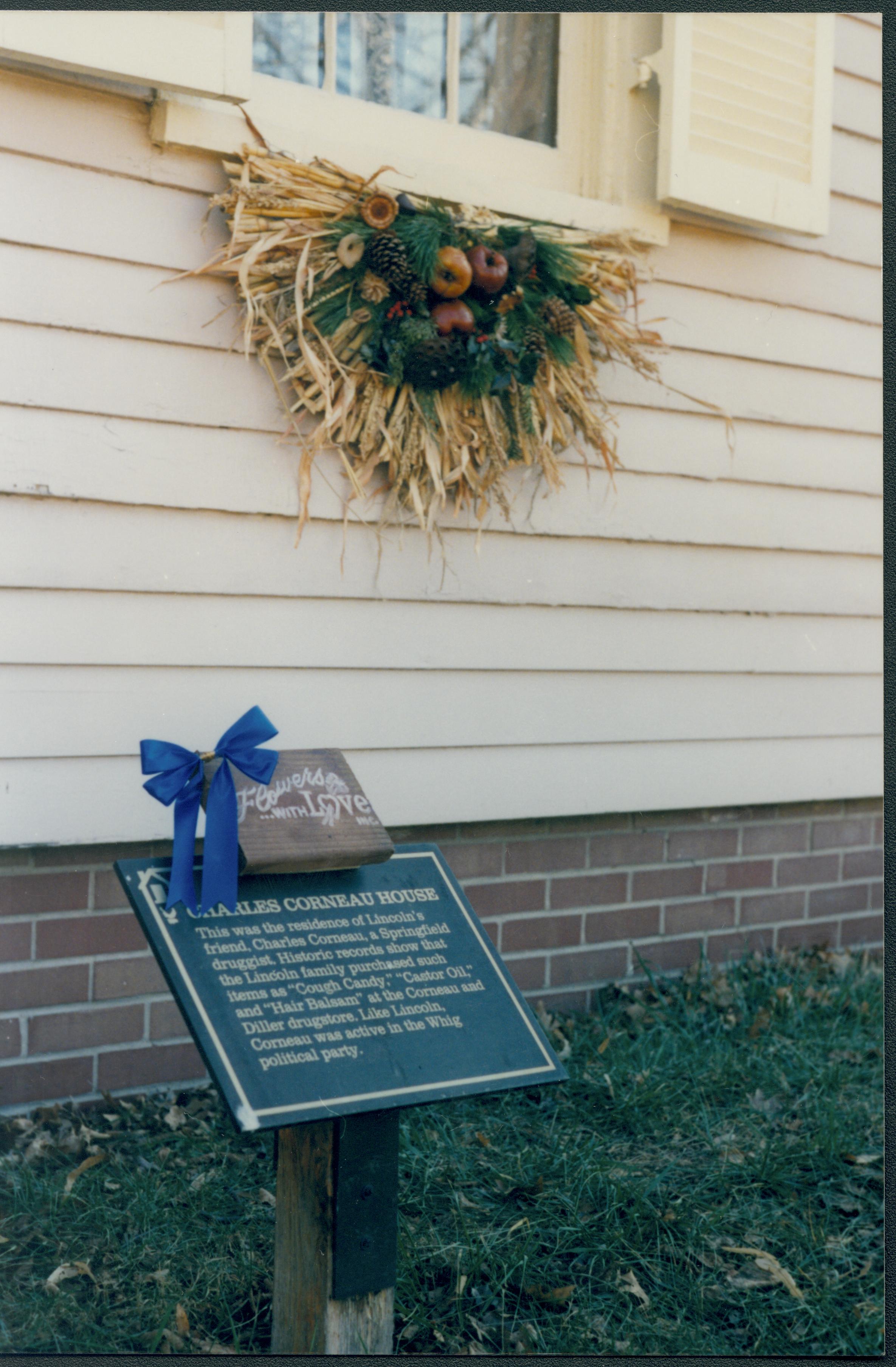 NA Lincoln Home NHS- Christmas in Licoln Neighborhood 1989 Christmas, neighborhood, decorations