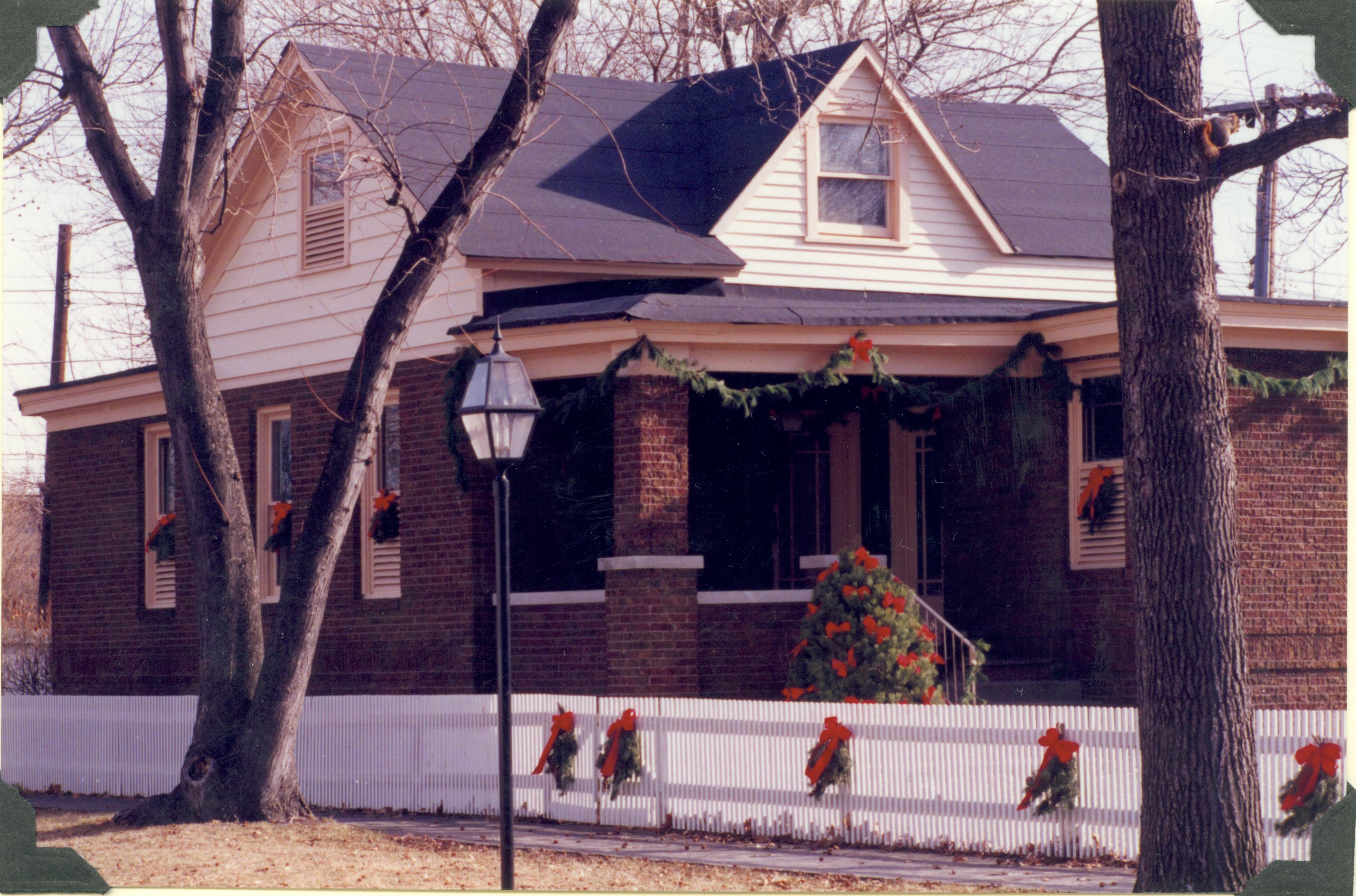 NA Lincoln Home NHS- Christmas in Licoln Neighborhood 1989 Christmas, neighborhood, decorations
