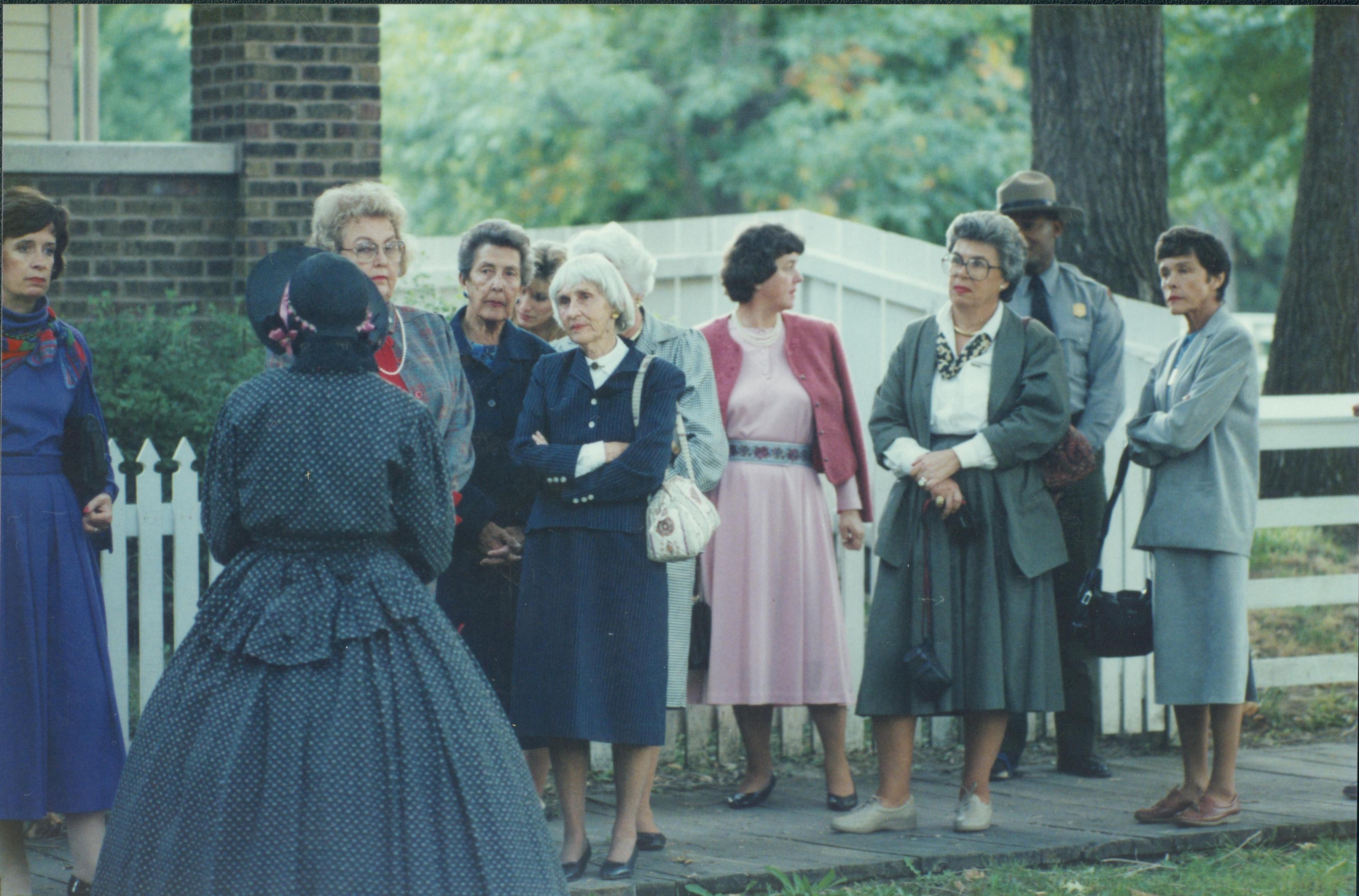 Colonial Dames Lincoln Home NHS- Colonial Dames 9/89 colonial, tour