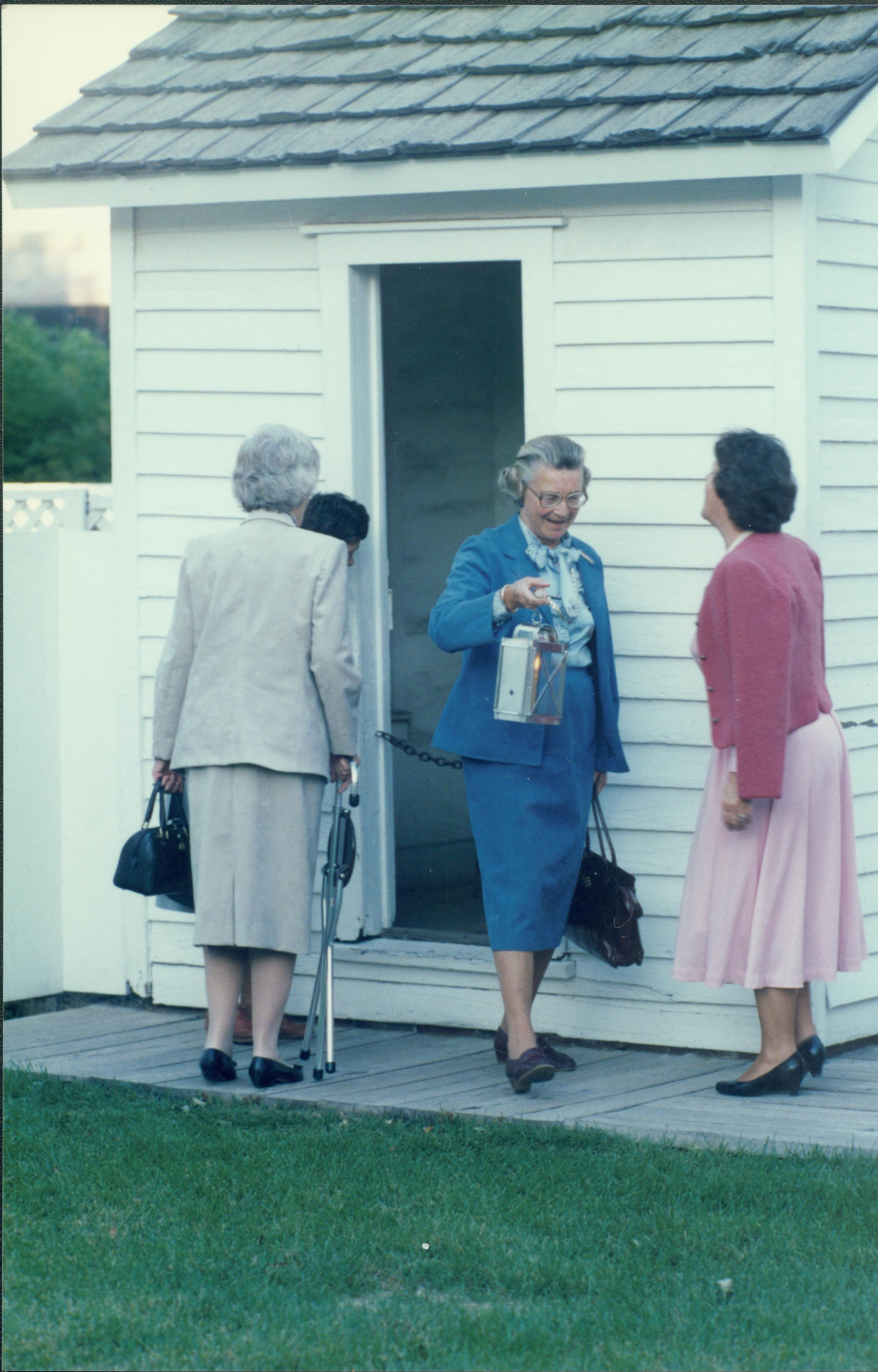 Colonial Dames Lincoln Home NHS- Colonial Dames 9/89 colonial, tour