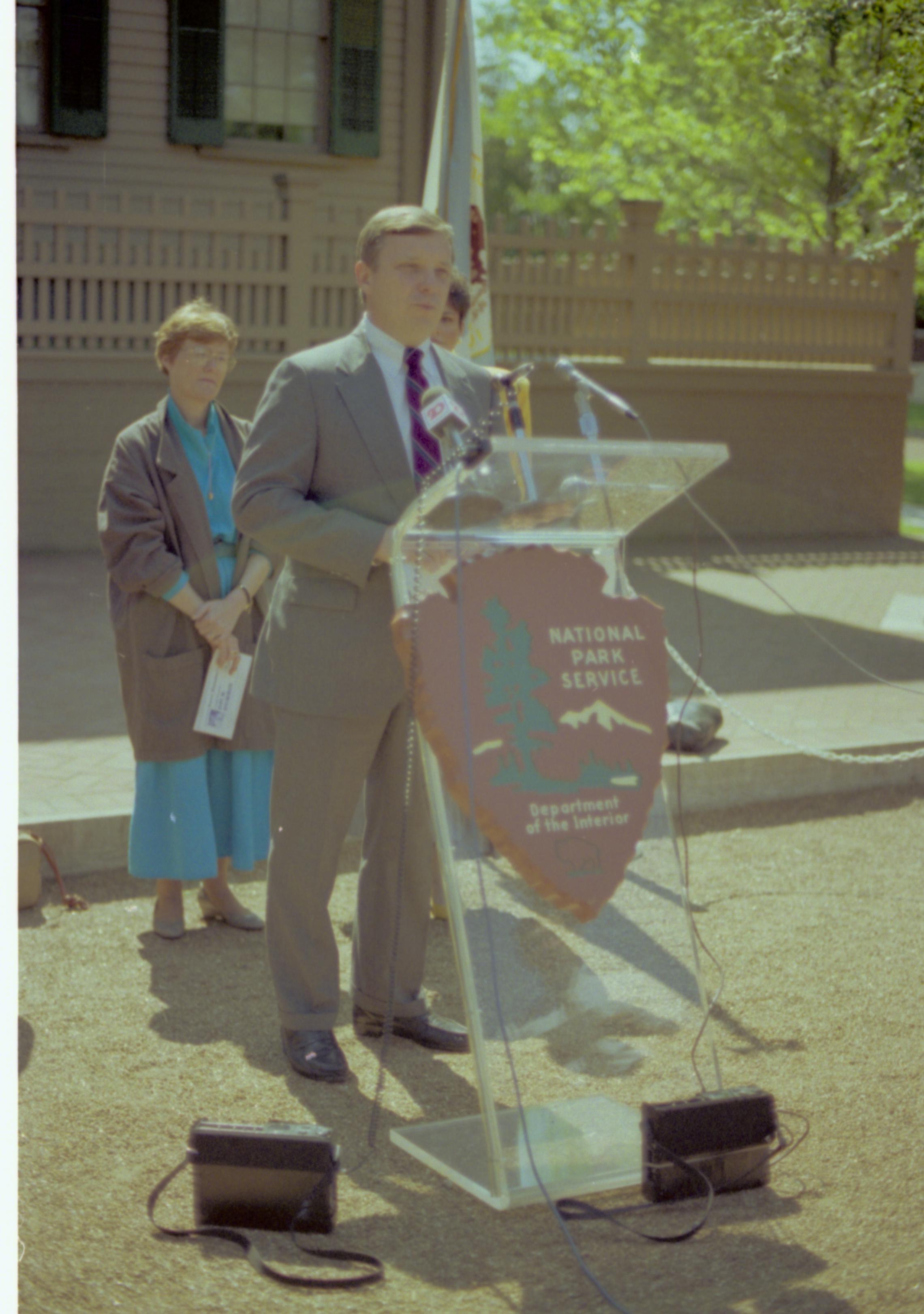 Man speaking at podium. Lincoln Home NHS- Durbin, 24C, artifact #744 press, conference, interview