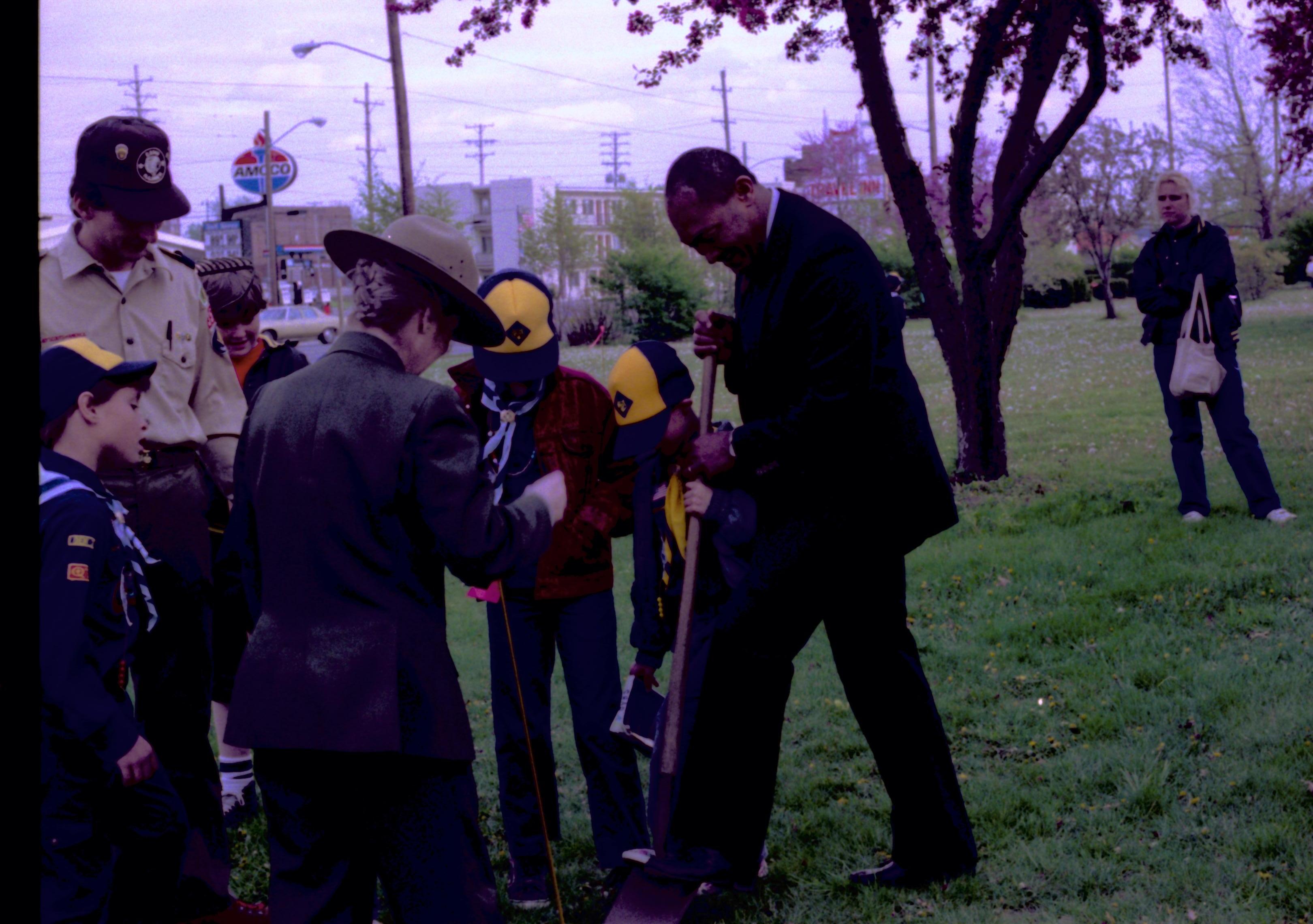 NA Lincoln Home NHS- Earth Day 1989 Earth Day, tree, planting