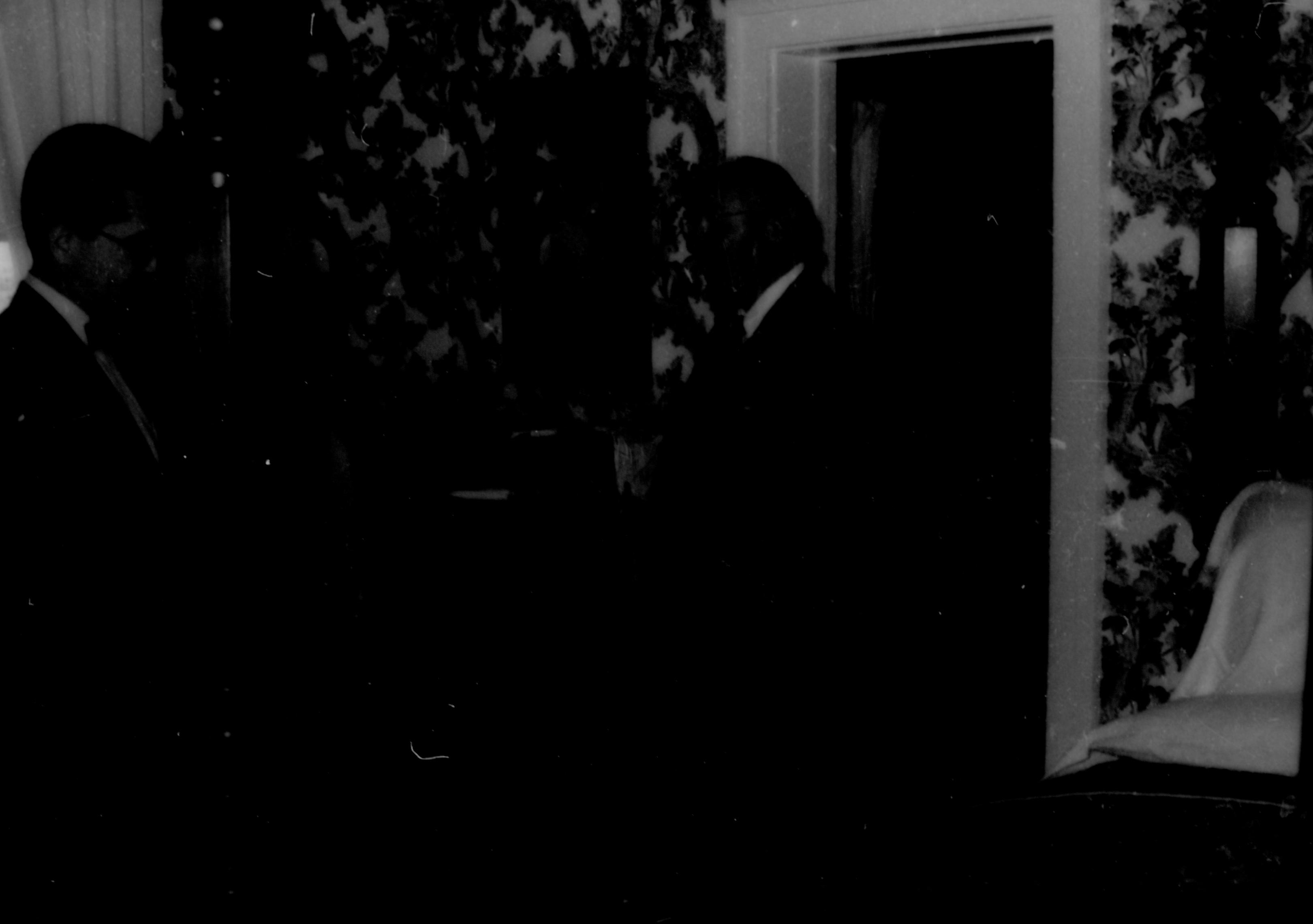 Bad picture Lincoln Home NHS- Paul Findley and Michel VIP visit, 127 Finley, Michel, visit, program