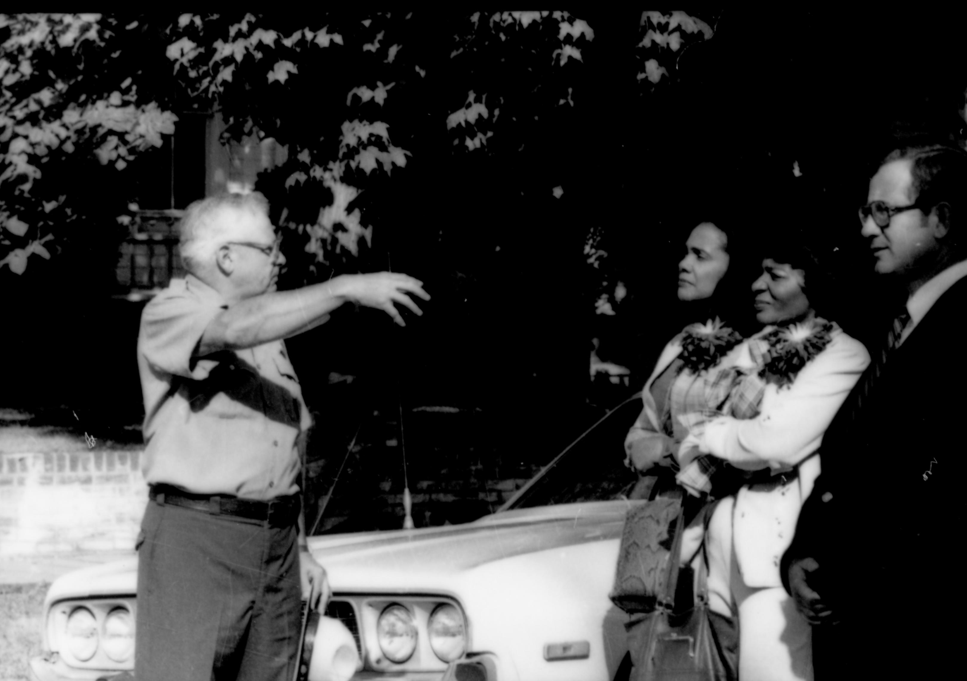 Ranger talking to two ladies & a man. Lincoln Home NHS- Coretta King Visit King, visit