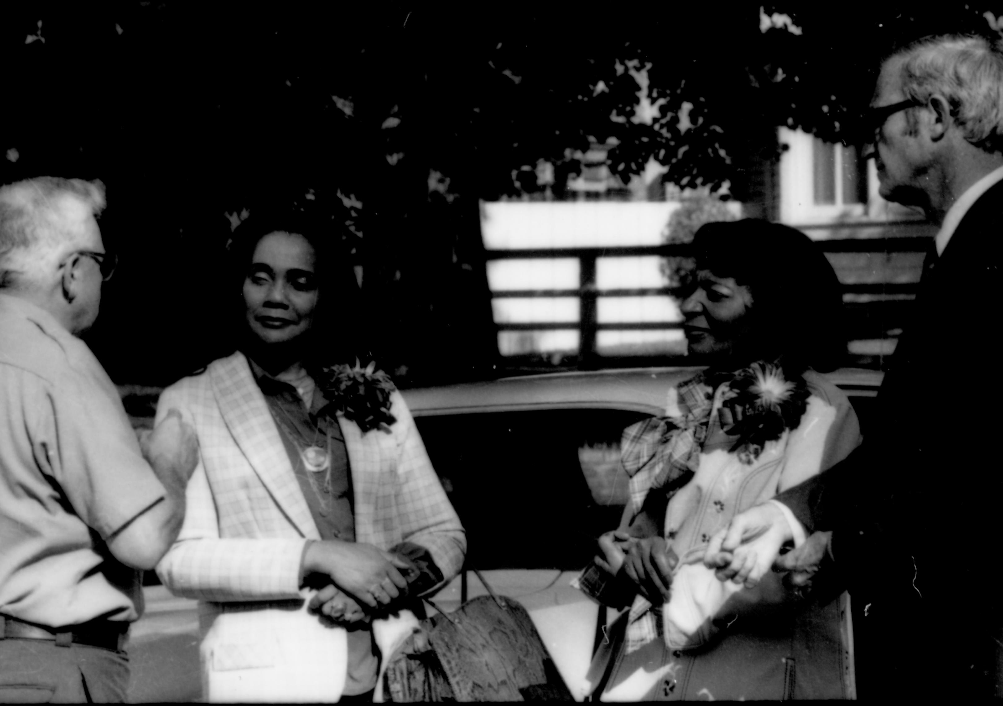 Ranger talking to two ladies & a man. Lincoln Home NHS- Coretta King Visit King, visit