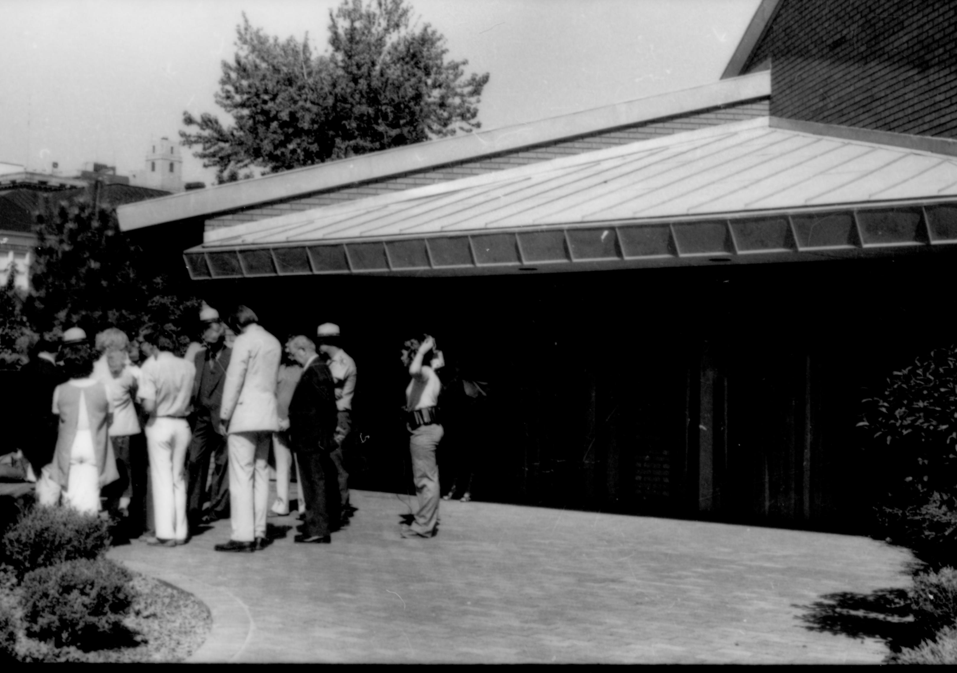 Group of people outside VC. Lincoln Home NHS- Coretta King Visit King, visit, tour