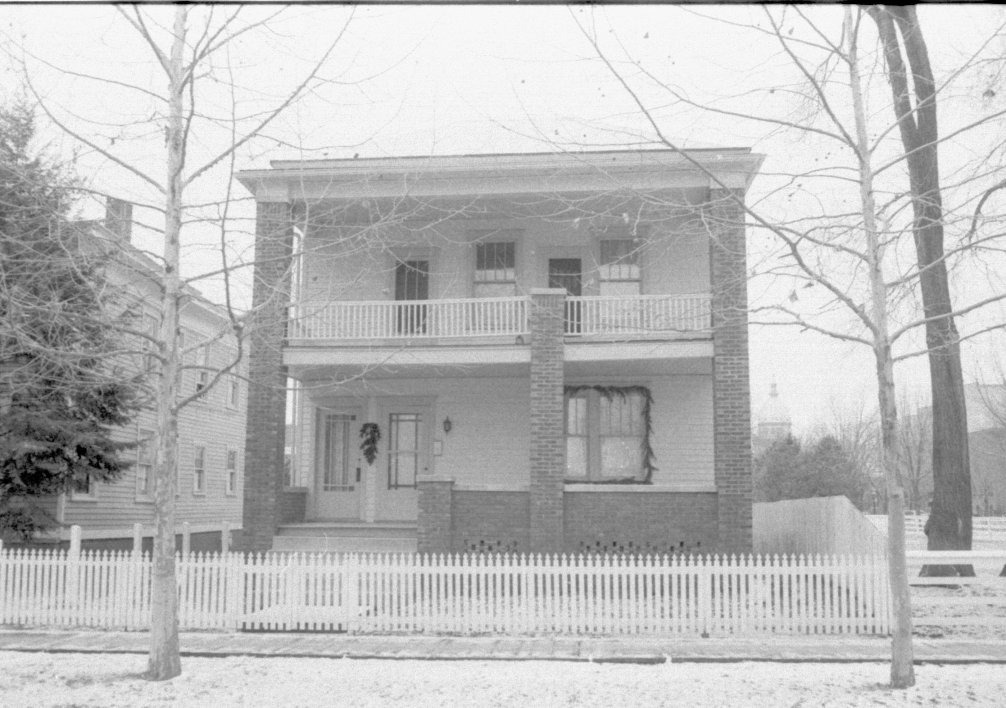 Lincoln Home NHS- Christmas in Lincoln Neighborhood Looking west from 8th Street toward Sprigg house Christmas, neighborhood, Sprigg, wreath