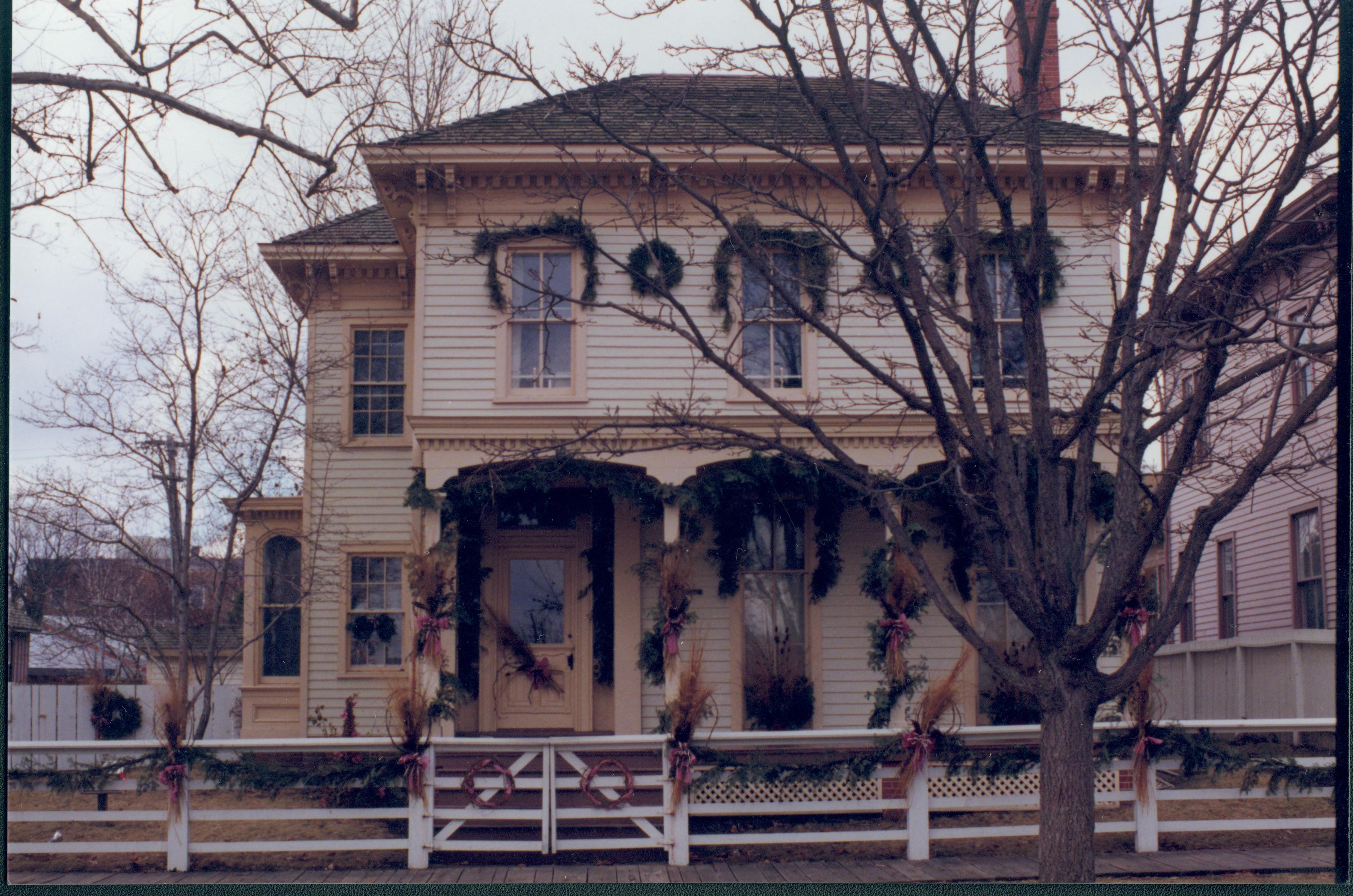 Lincoln Home NHS- Christmas in Lincoln Neighborhood Looking west from 8th Street, Christmas decor on Rosenwald house. Christmas, neighborhood, Rosenwald, Lyon, wreath, garland, decor