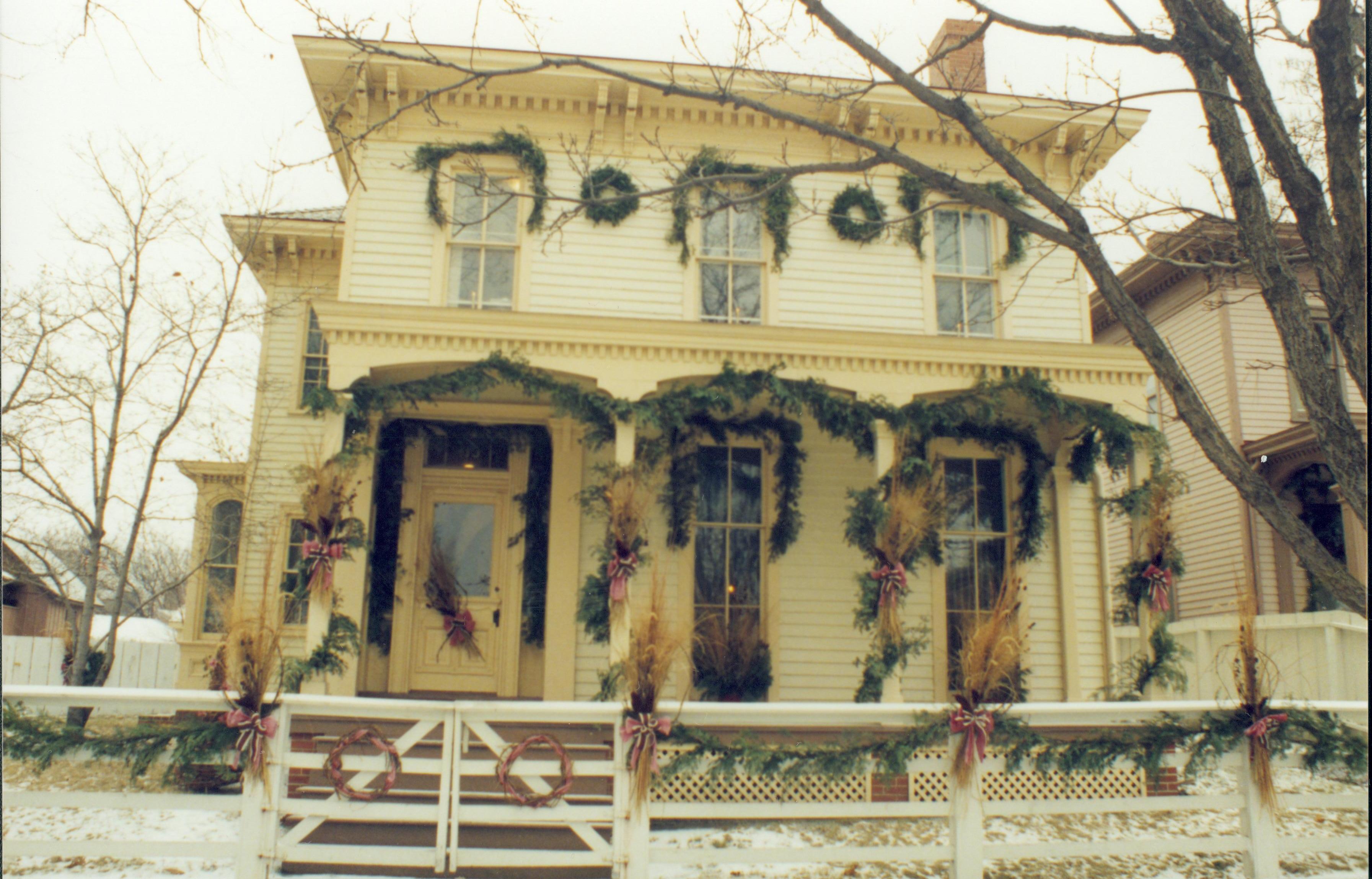 Lincoln Home NHS- Christmas in Lincoln Neighborhood Looking west from 8th Street, Christmas decor on Rosenwald house. Christmas, neighborhood, decor, wreath, garland, Rosenwald, Lyon