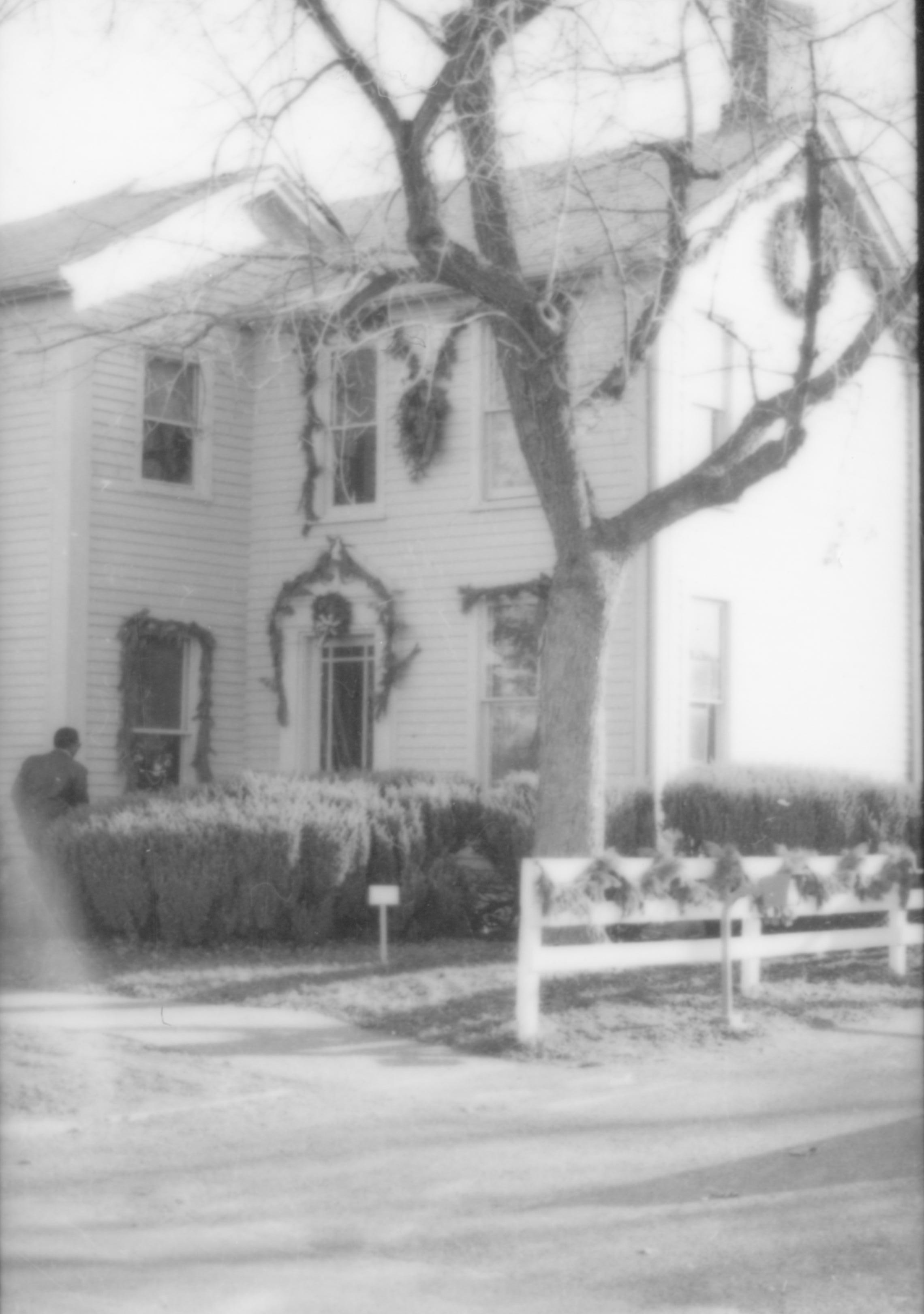 Lincoln Home NHS- Christmas in Lincoln Neighborhood Christmas decor on home. Christmas, neighborhood, decor, wreath, garland