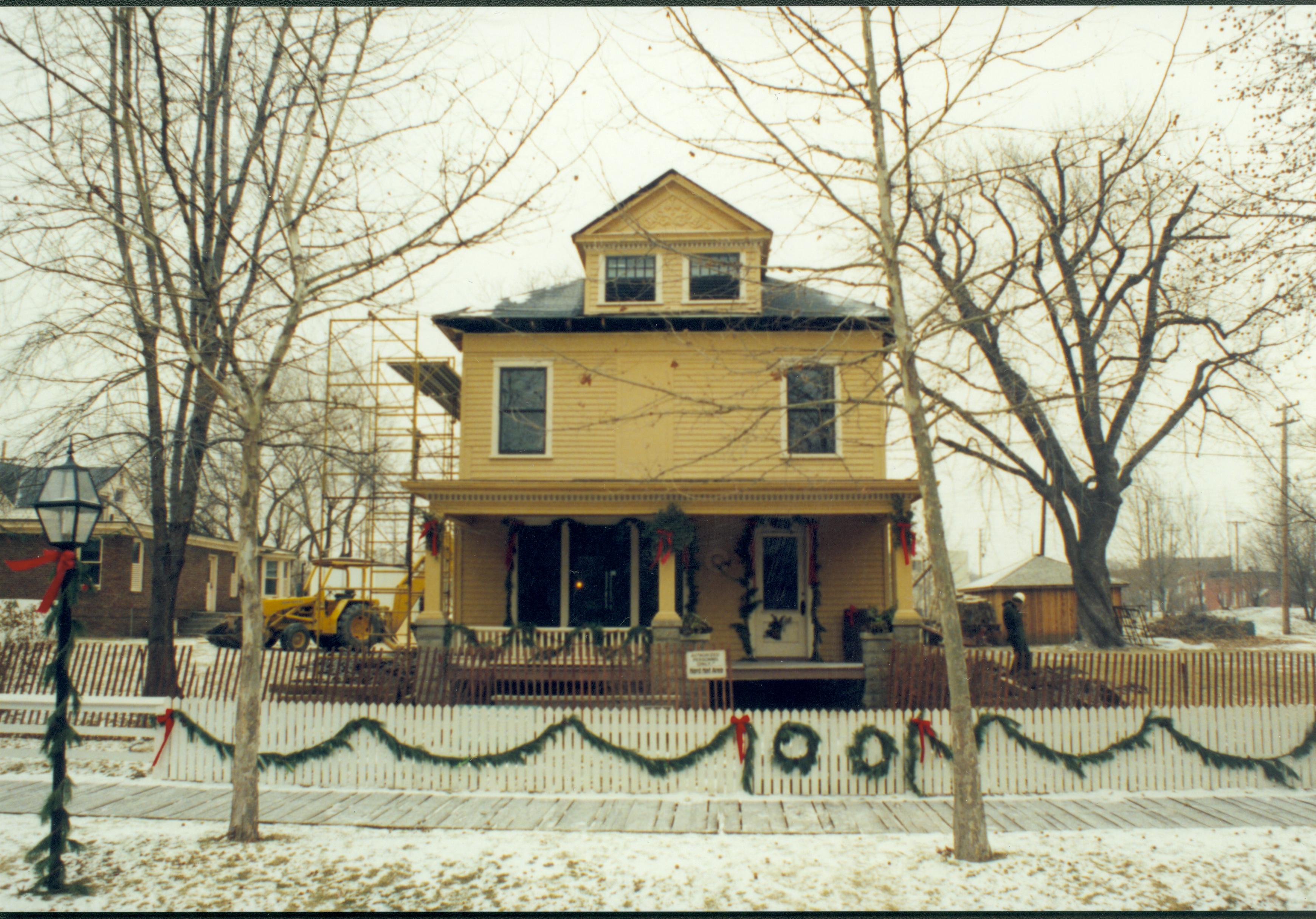 Lincoln Home NHS- Christmas in Lincoln Neighborhood Looking east from 8th Street toward Cook house. Arnold house seen to north east, Christmas, neighborhood, decoration, Cook, Arnold