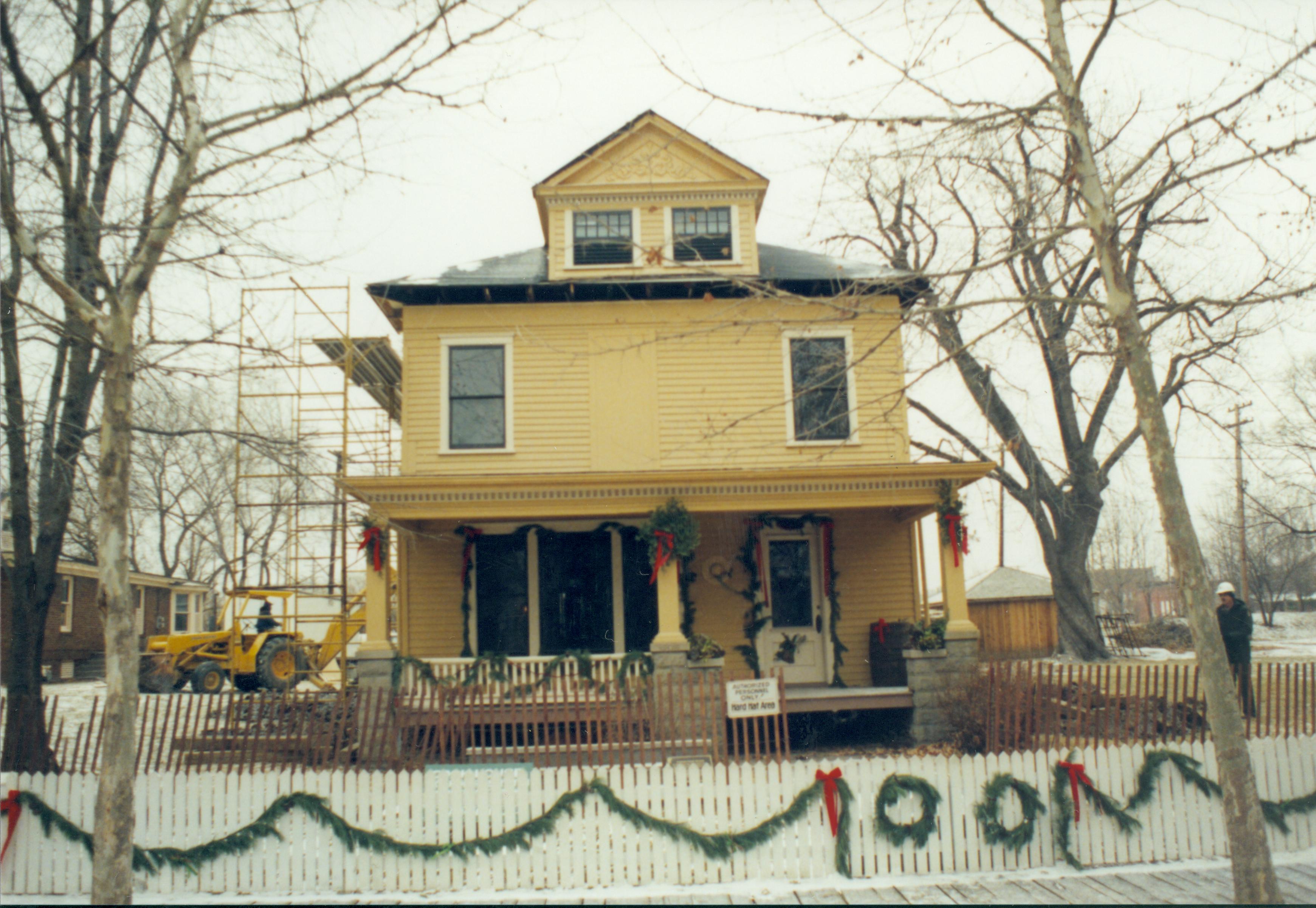 Lincoln Home NHS- Christmas in Lincoln Neighborhood Looking east from 8th Street toward Cook house. Arnold house seen to north east, Christmas, neighborhood, decoration, Cook, Arnold