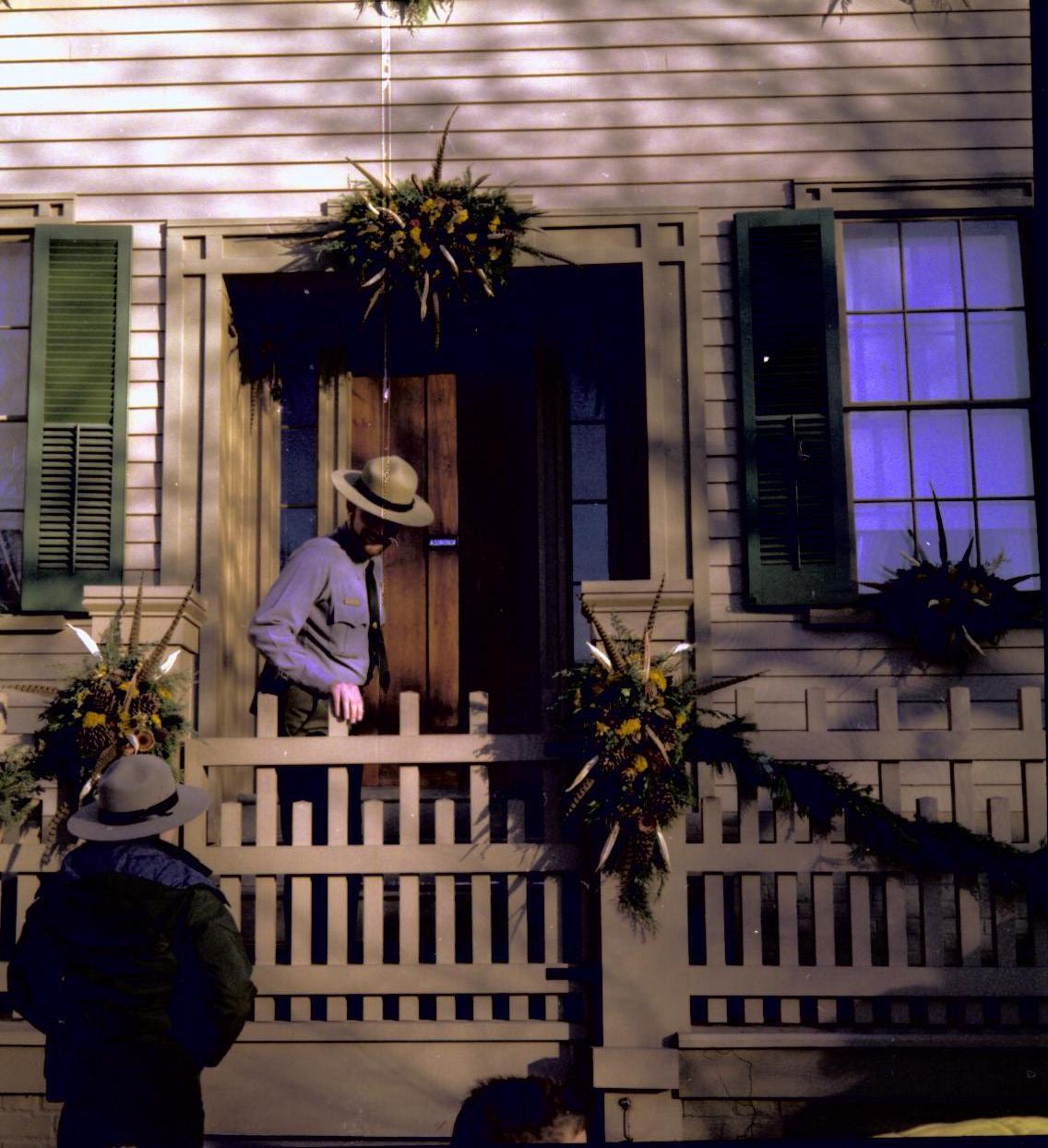 NA Lincoln Home NHS- Christmas in Lincoln Neighborhood Christmas, decorations