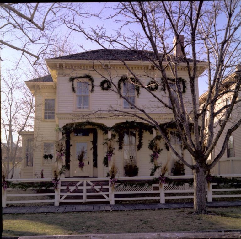 NA Lincoln Home NHS- Christmas in Lincoln Neighborhood Christmas, decorations