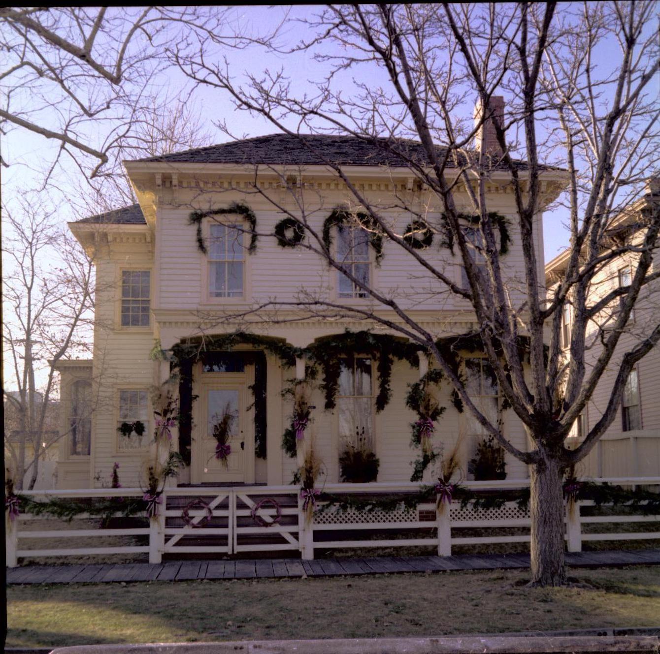 NA Lincoln Home NHS- Christmas in Lincoln Neighborhood Christmas, decorations