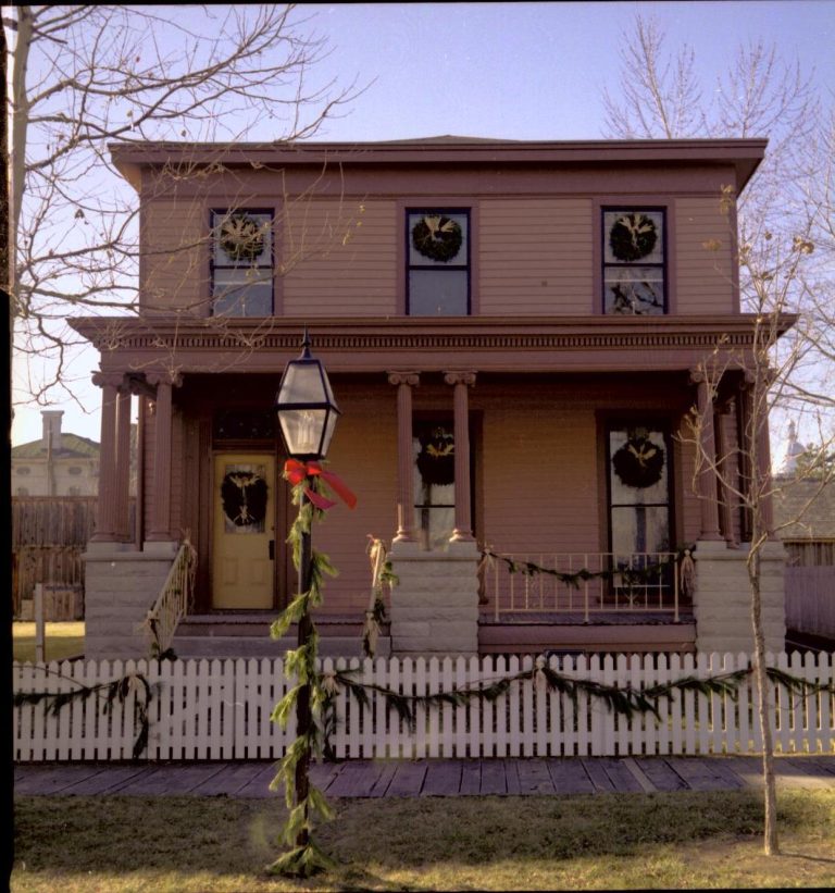 NA Lincoln Home NHS- Christmas in Lincoln Neighborhood Christmas, decorations