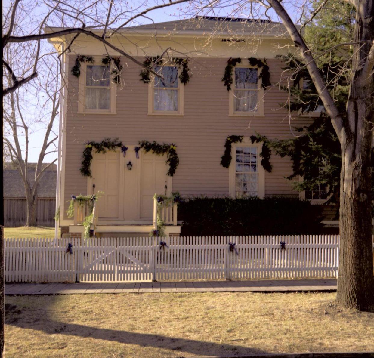 NA Lincoln Home NHS- Christmas in Lincoln Neighborhood Christmas, decorations