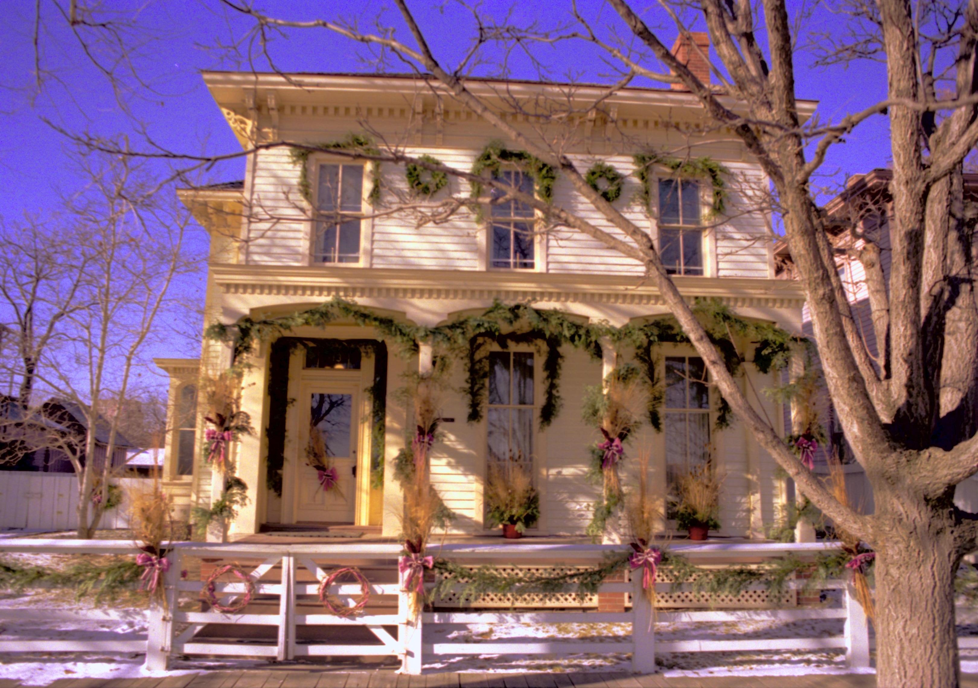 NA Lincoln Home NHS- Christmas in Lincoln Neighborhood, 8197, 137A, 19 Christmas, decorations