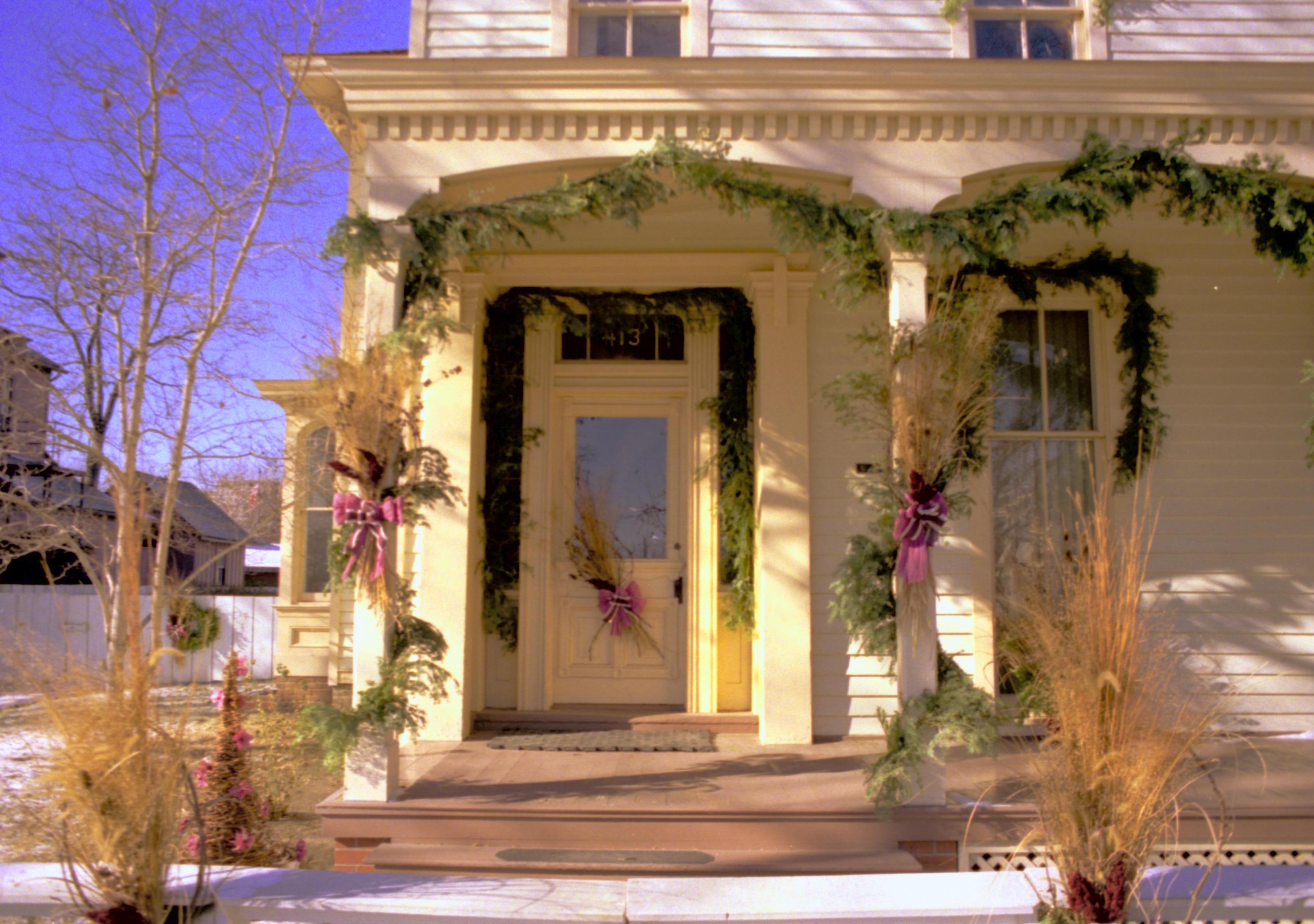 NA Lincoln Home NHS- Christmas in Lincoln Neighborhood, 8197, 137A, 19 Christmas, decorations