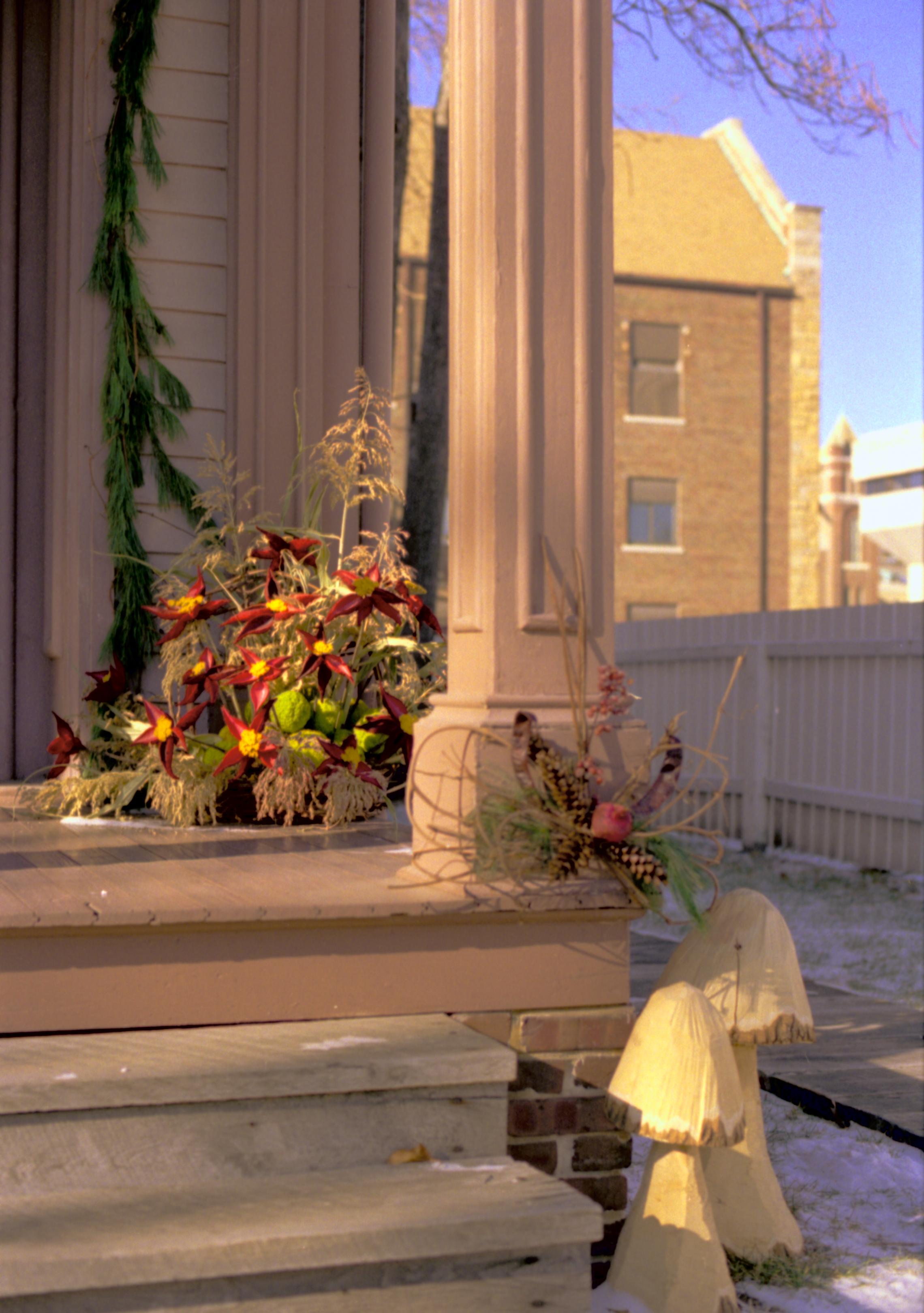 NA Lincoln Home NHS- Christmas in Lincoln Neighborhood, 8197, 137A, 19 Christmas, decorations