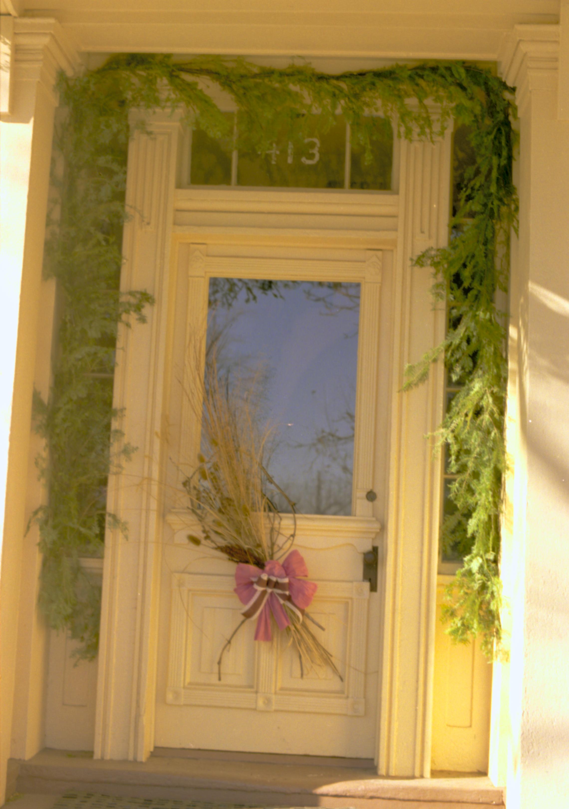 NA Lincoln Home NHS- Christmas in Lincoln Neighborhood, 8197, 137A, 19 Christmas, decorations
