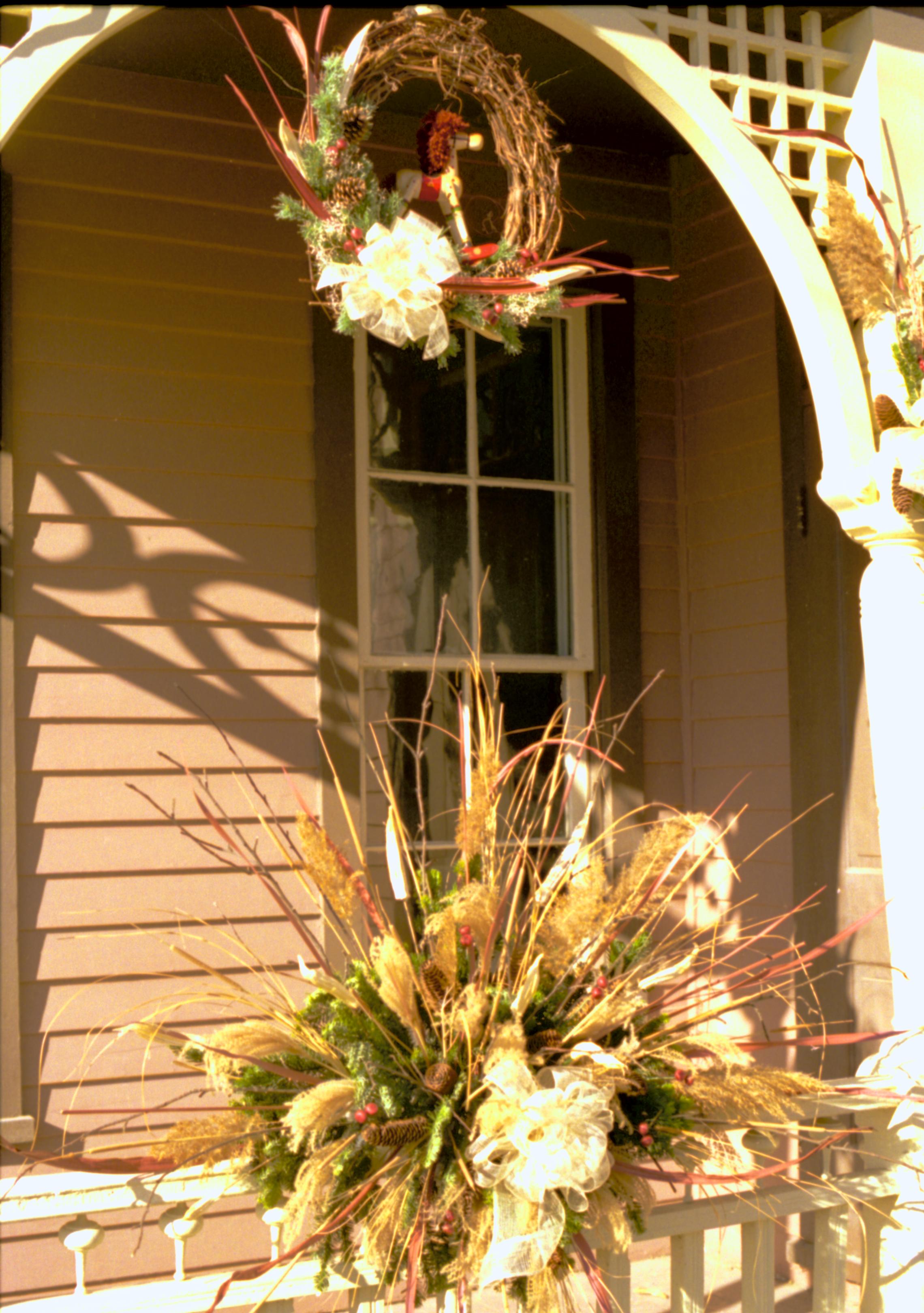 NA Lincoln Home NHS- Christmas in Lincoln Neighborhood, 8197, 136A, 19 Christmas, decorations