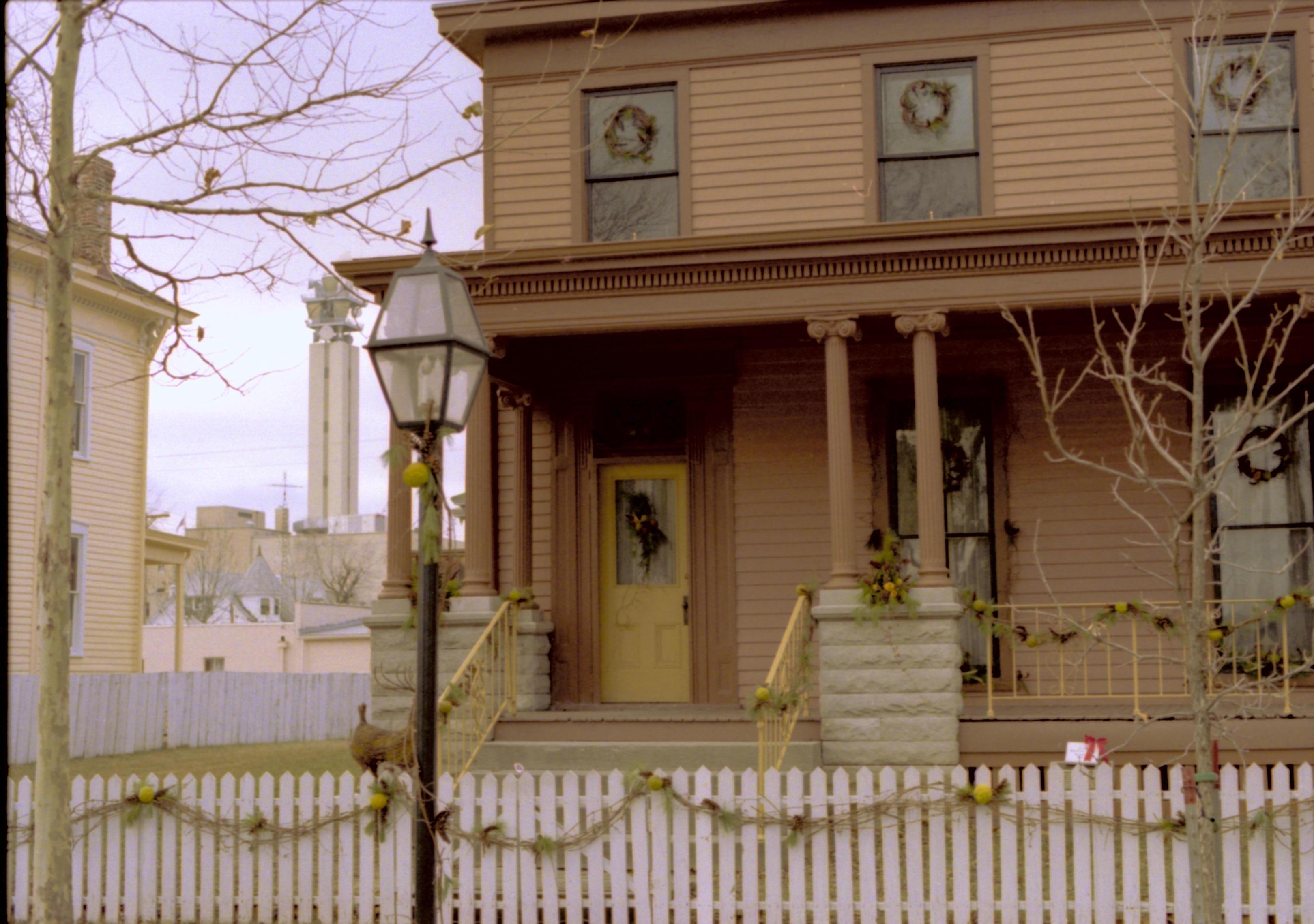 NA Lincoln Home NHS- Christmas in Lincoln Neighborhood, 92A, 14 Christmas, decorations