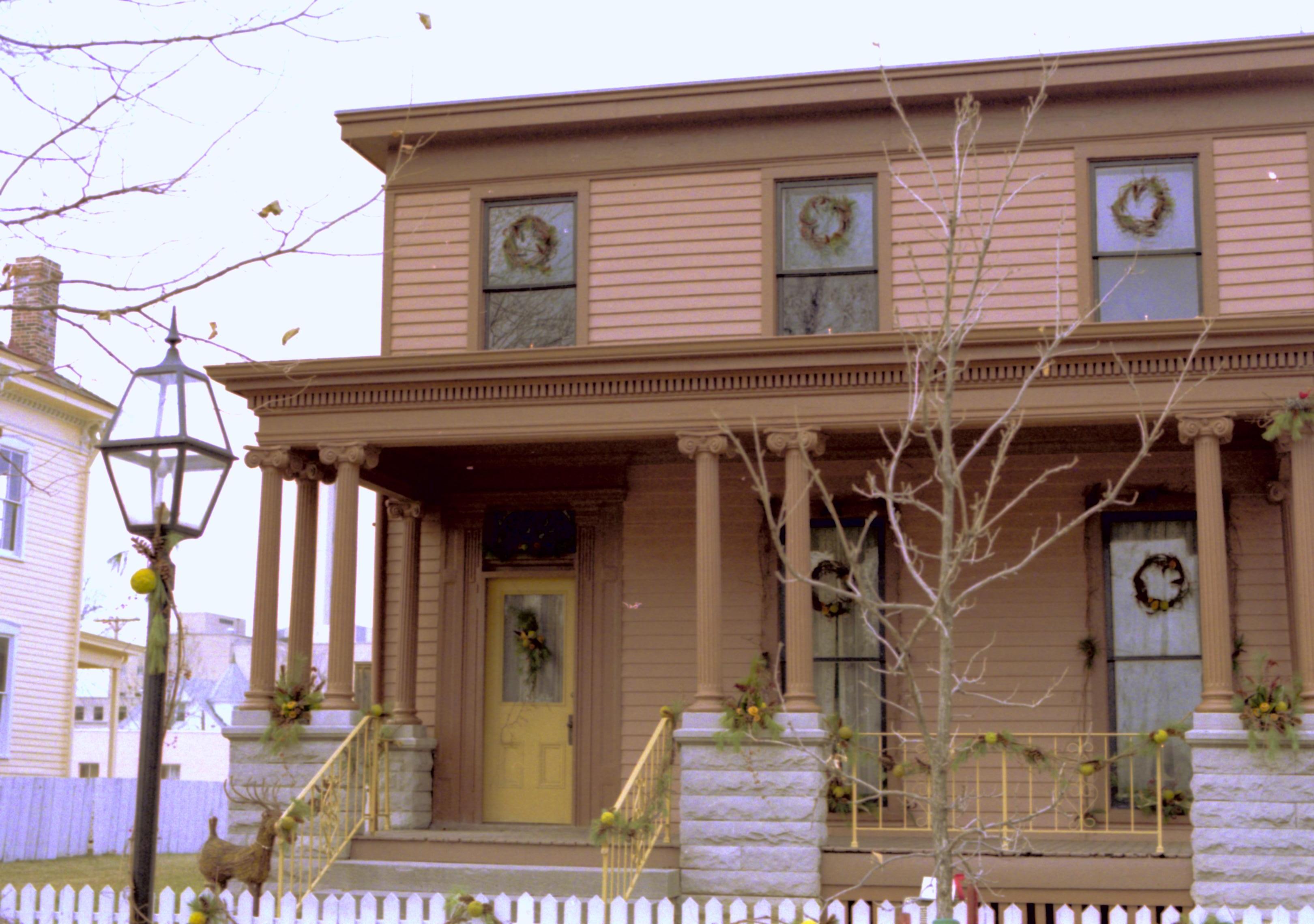 NA Lincoln Home NHS- Christmas in Lincoln Neighborhood, 92A, 14 Christmas, decorations