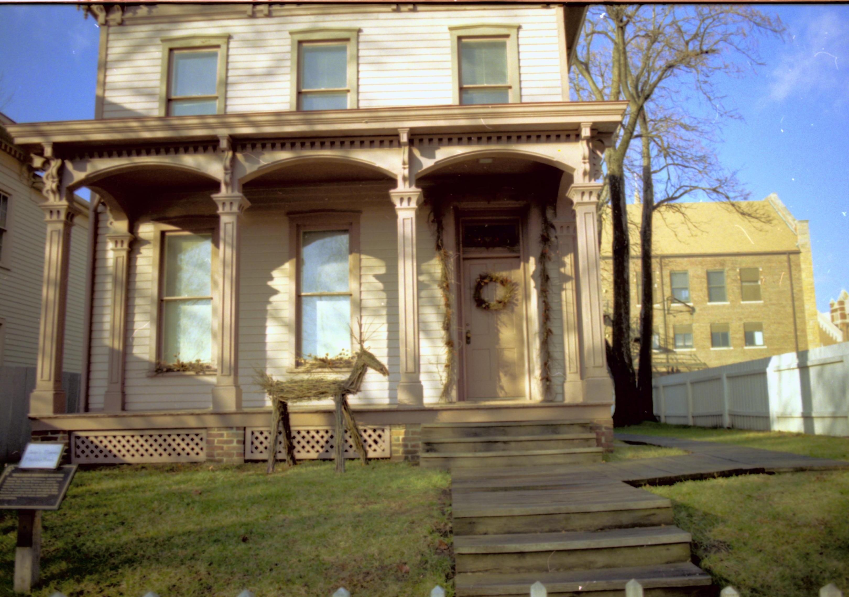 NA Lincoln Home NHS- Christmas in Lincoln Neighborhood, 131A, 416726 Christmas, decorations