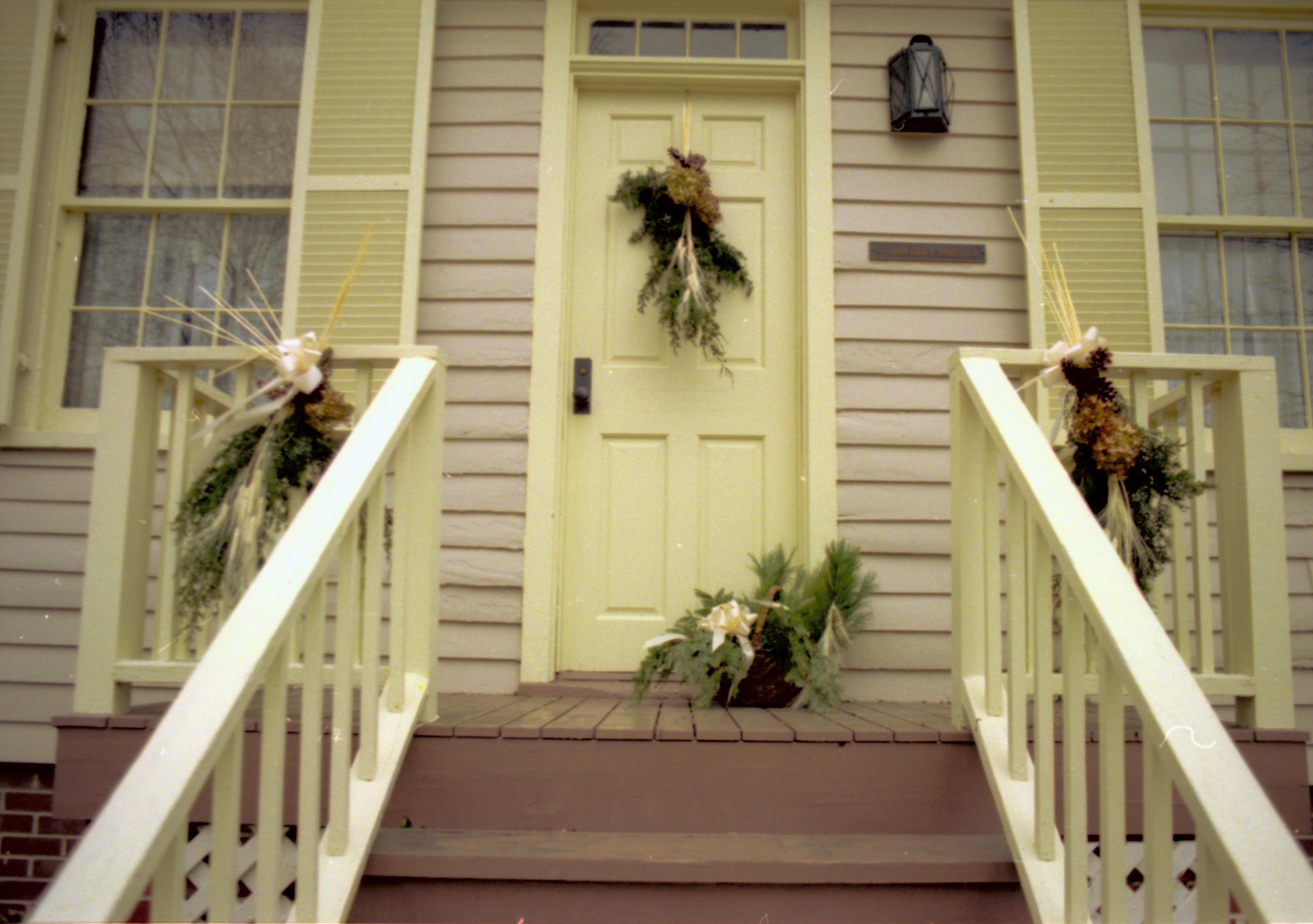 NA Lincoln Home NHS- Christmas in Lincoln Neighborhood, 130A, 416726 Christmas, decorations