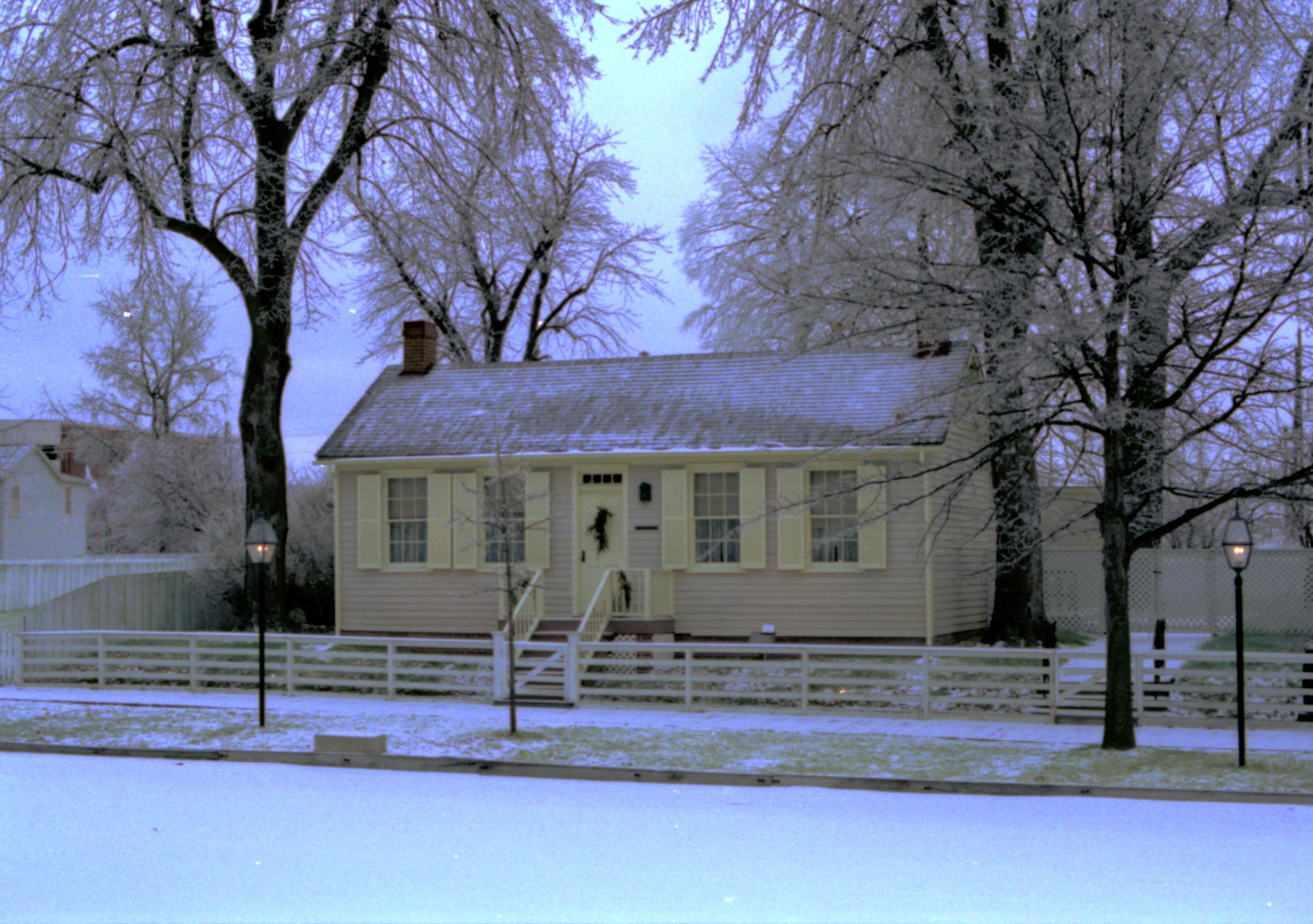 NA Lincoln Home NHS- Christmas in Lincoln Neighborhood, 129A, 416714 Christmas, decorations