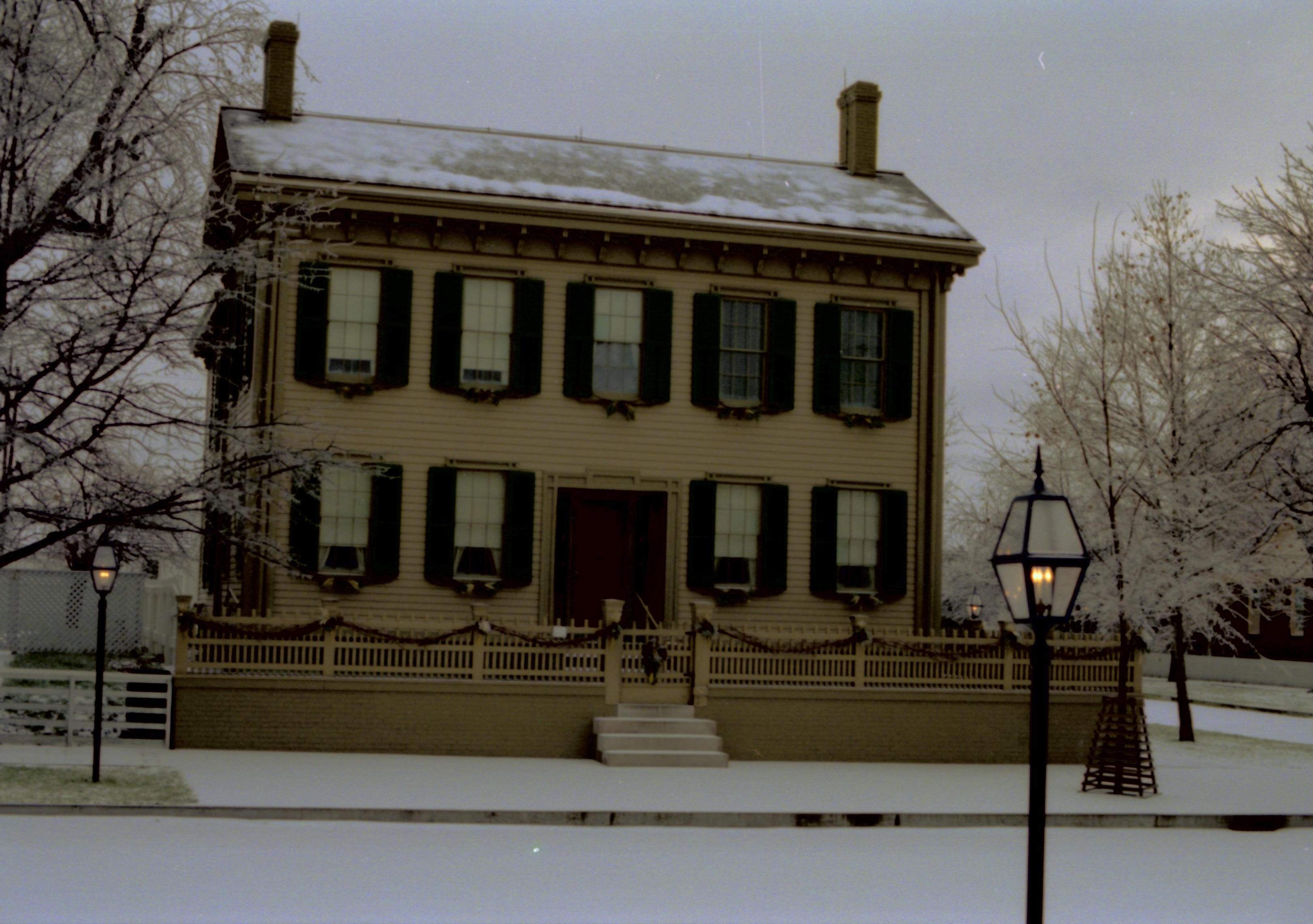 NA Lincoln Home NHS- Christmas in Lincoln Neighborhood, 129A, 416714 Christmas, decorations