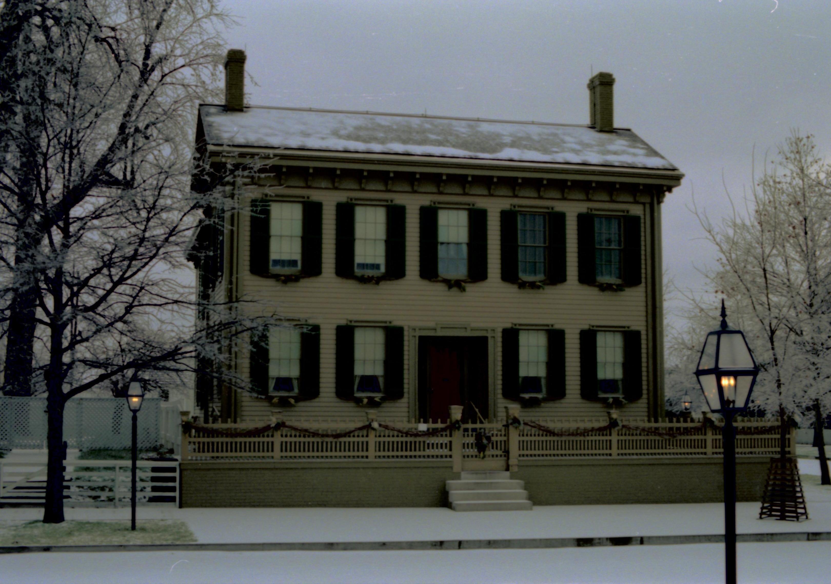 NA Lincoln Home NHS- Christmas in Lincoln Neighborhood, 129A, 416714 Christmas, decorations